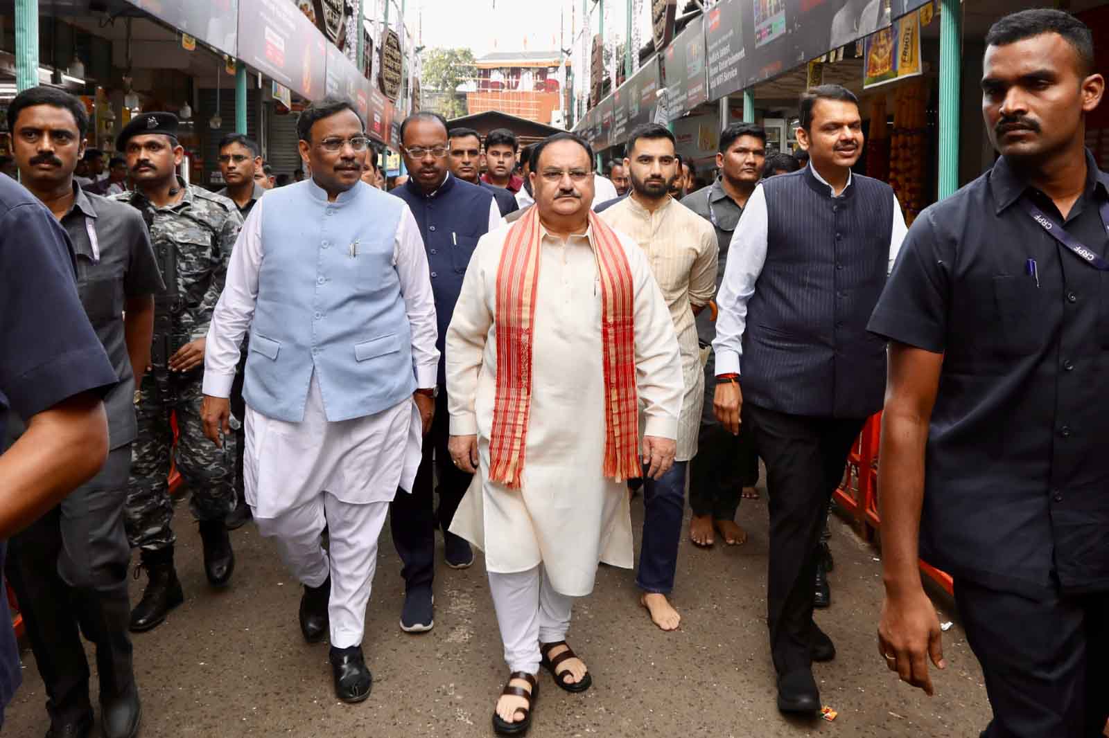  Hon'ble BJP National President Shri J.P. Nadda offered prayers at Lalbaugcha Raja Ganeshotsav Mandal at Lalbagh, Parel (Mumbai)