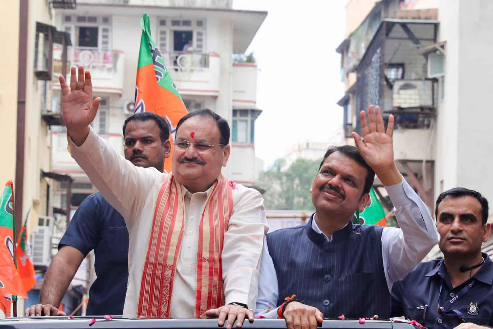 Hon'ble BJP National President Shri J.P. Naddaoffered prayers at Keshavji Naik Chal Ganeshotsav Mandal at Mangal Wadi, Girgaon, Mumbai