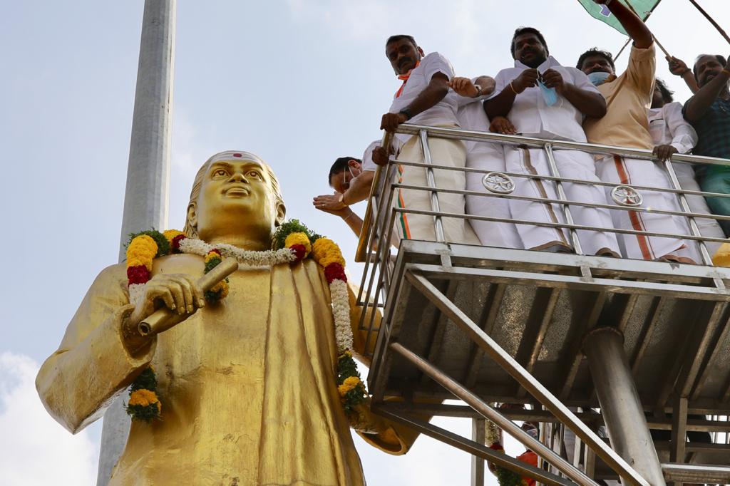 Photographs : Hon'ble BJP National President Shri J.P. Nadda paid tributes to the great freedom fighter Pasumpon Muthuramalinga Thevar ji by garlanding his statue in Madurai (Tamil Nadu)