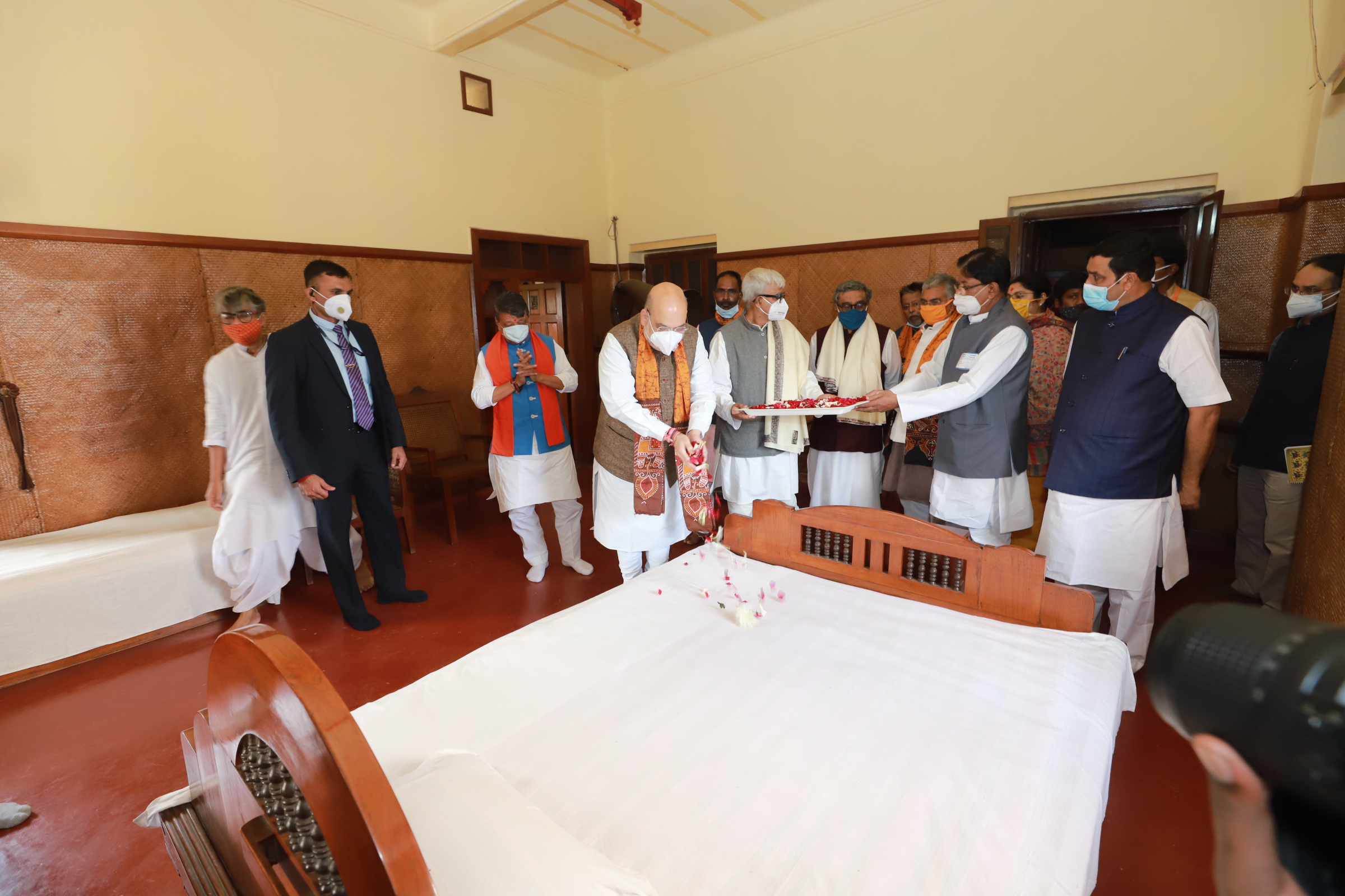 Photographs : Hon'ble Union Home Minister Shri Amit Shah paid floral tributes to Gurudev Rabindranath Tagore at Rabindra Bhawan, Shantiniketan in West Bengal