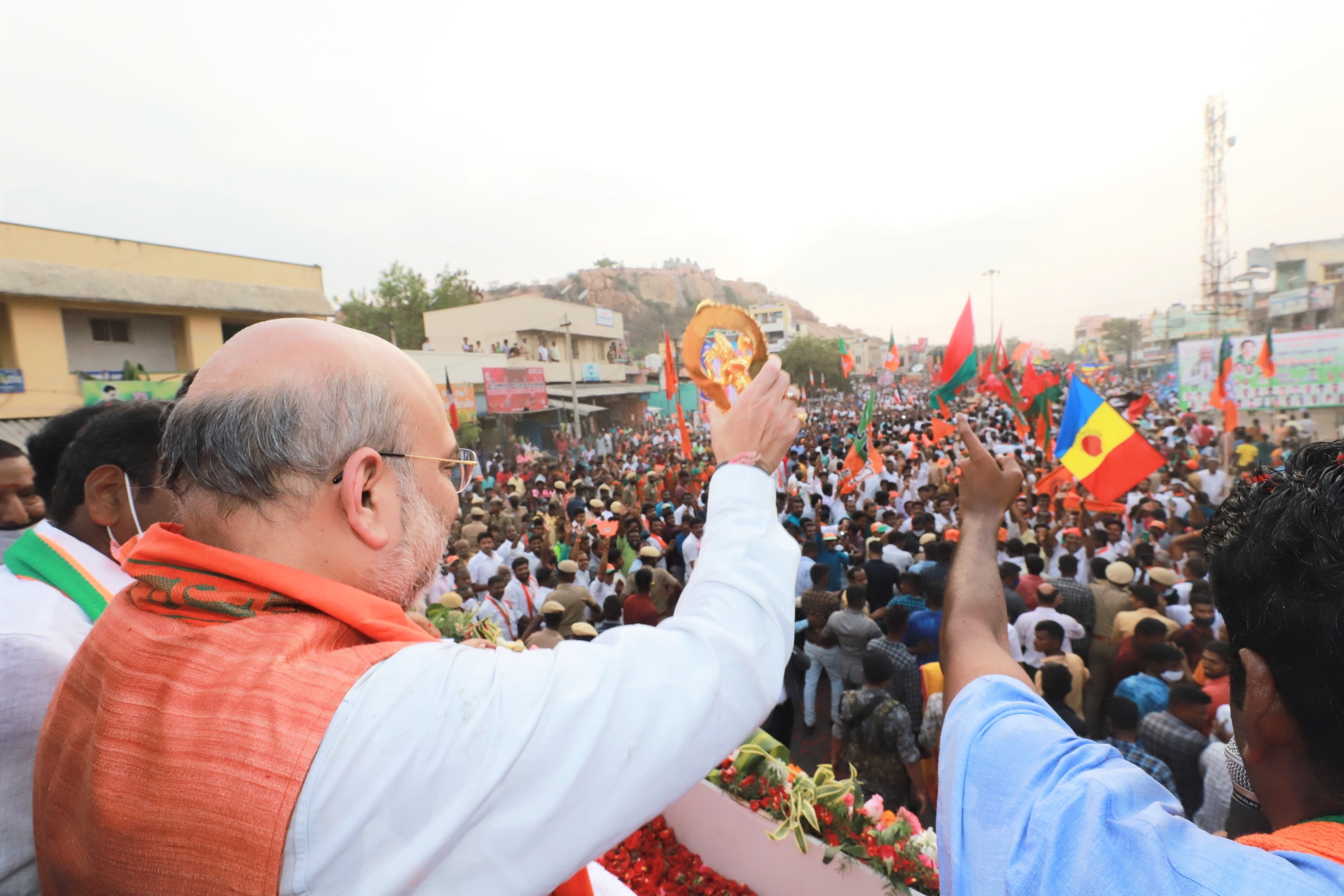   Hon'ble Union Home Minister Shri Amit Shah ji's road show in Velayuthampalayam (Tamil Nadu)