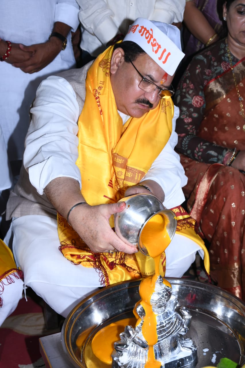   BJP Working President, Shri J.P. Nadda performing Pooja-Archna of Shreemant Dagdusheth Halwai Ganapati in Pune (Maharashtra)