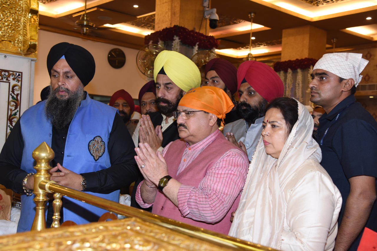 BJP Working President Shri J.P. Nadda offering prayer at Gurudwara Bangla Sahib in New Delhi on the special occasion of the 550th Prakash Parv of Sh Guru Nanak Dev Ji.