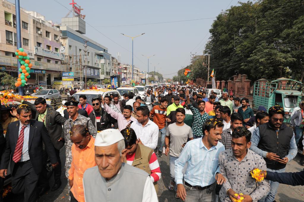 Photographs : Grand welcome of BJP Working President Shri J.P. Nadda on his arrival at Shubh Karaj Garden, Rajiv Gandhi Chauraha, Indore (M.P.).