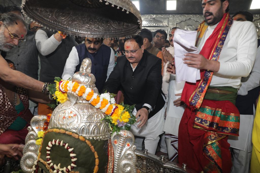 Photographs : BJP Working President Shri J.P. Nadda offering prayer at Mahakaleshwar Temple in Ujjain (Madhya Pradesh).