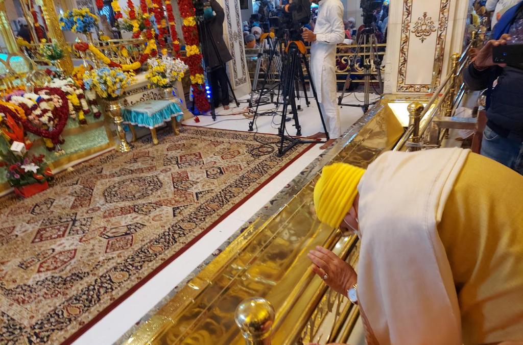 Photographs : BJP National President Shri J.P. Nadda offered prayers at Shri Bangla Sahib Gurudwara in New Delhi on the occasion of Prakash Purab of Shri Guru Nanak Dev ji