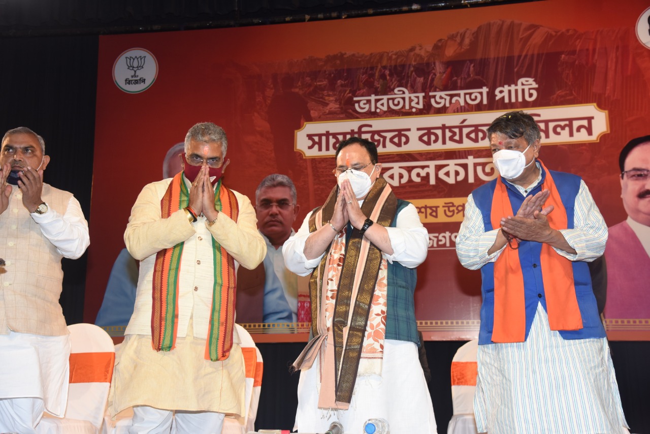 Photographs : BJP National President Shri J.P. Nadda interacting with representative from slum community at ICCR, Kolkata (West Bengal).