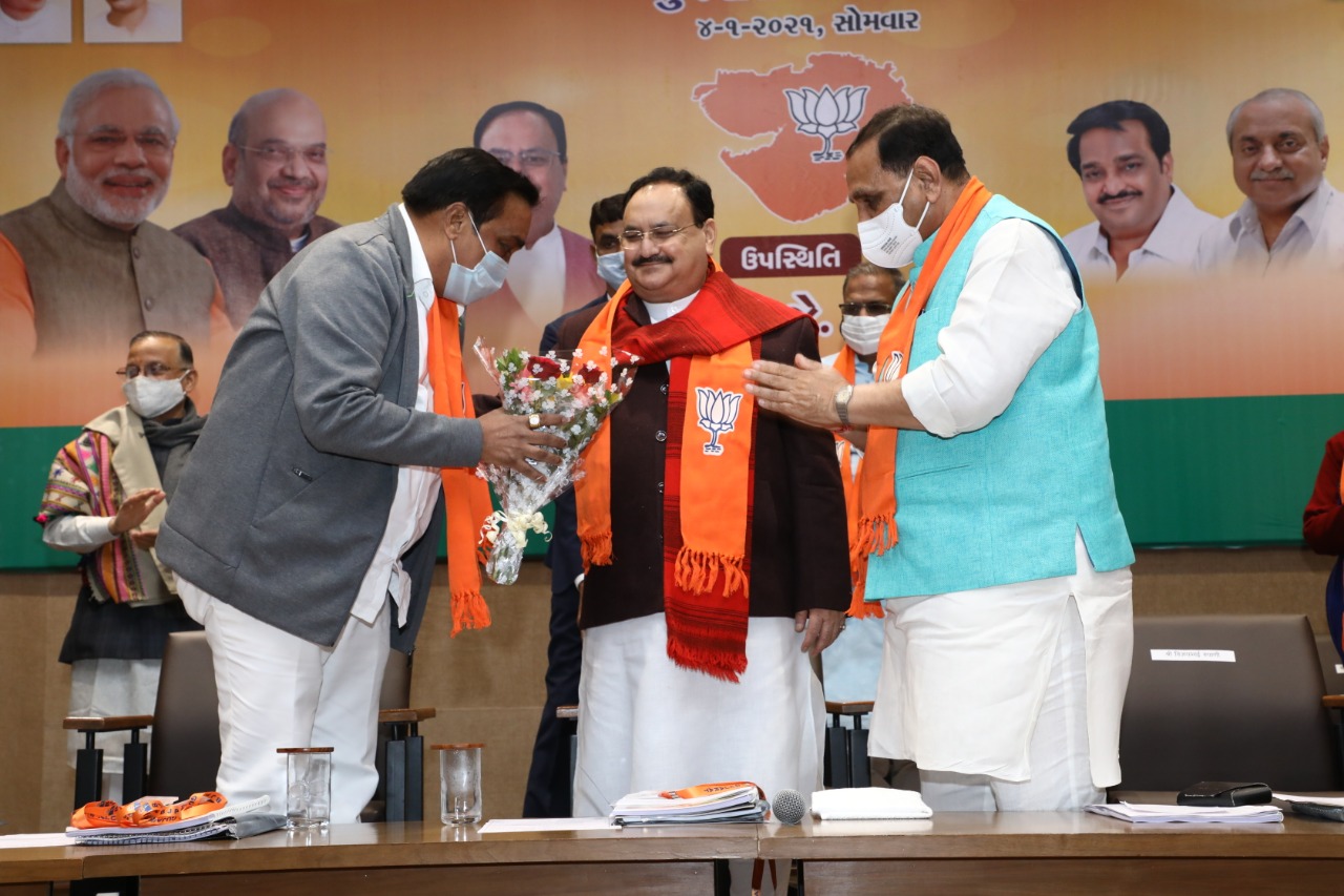 Photographs : BJP National President Shri J.P. Nadda congratulating Shri C.R. Patil on becoming Number one M.P.