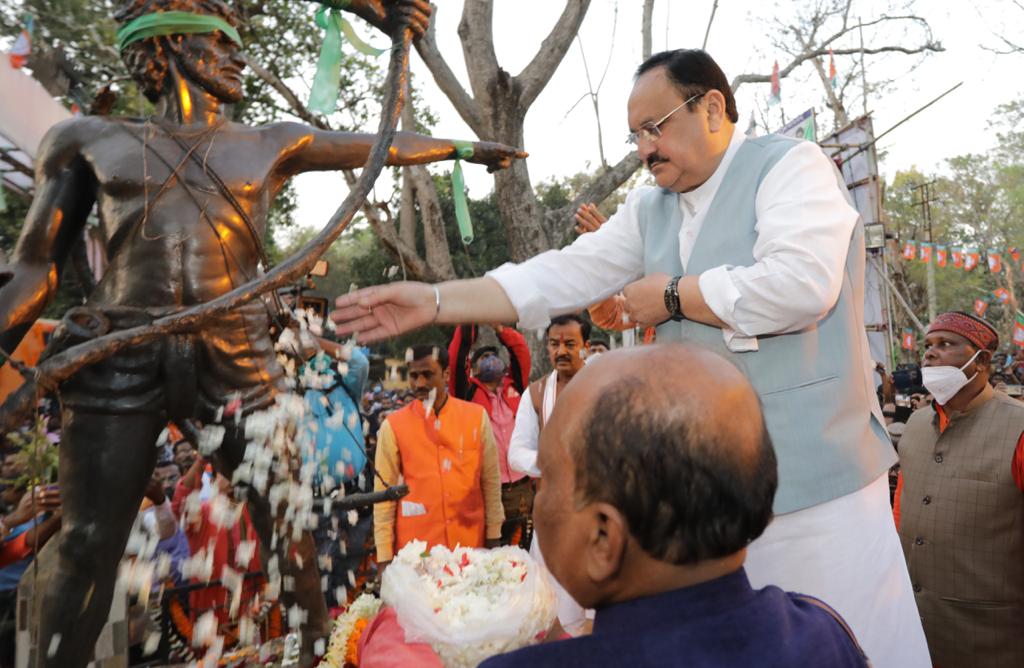 Photographs : BJP National President Shri J.P. Nadda paid floral tributes to statues of Great Freedom Fighters Sidhu & Kanhu at Lalgarh Sajib Sangha Maidan (West Bengal).