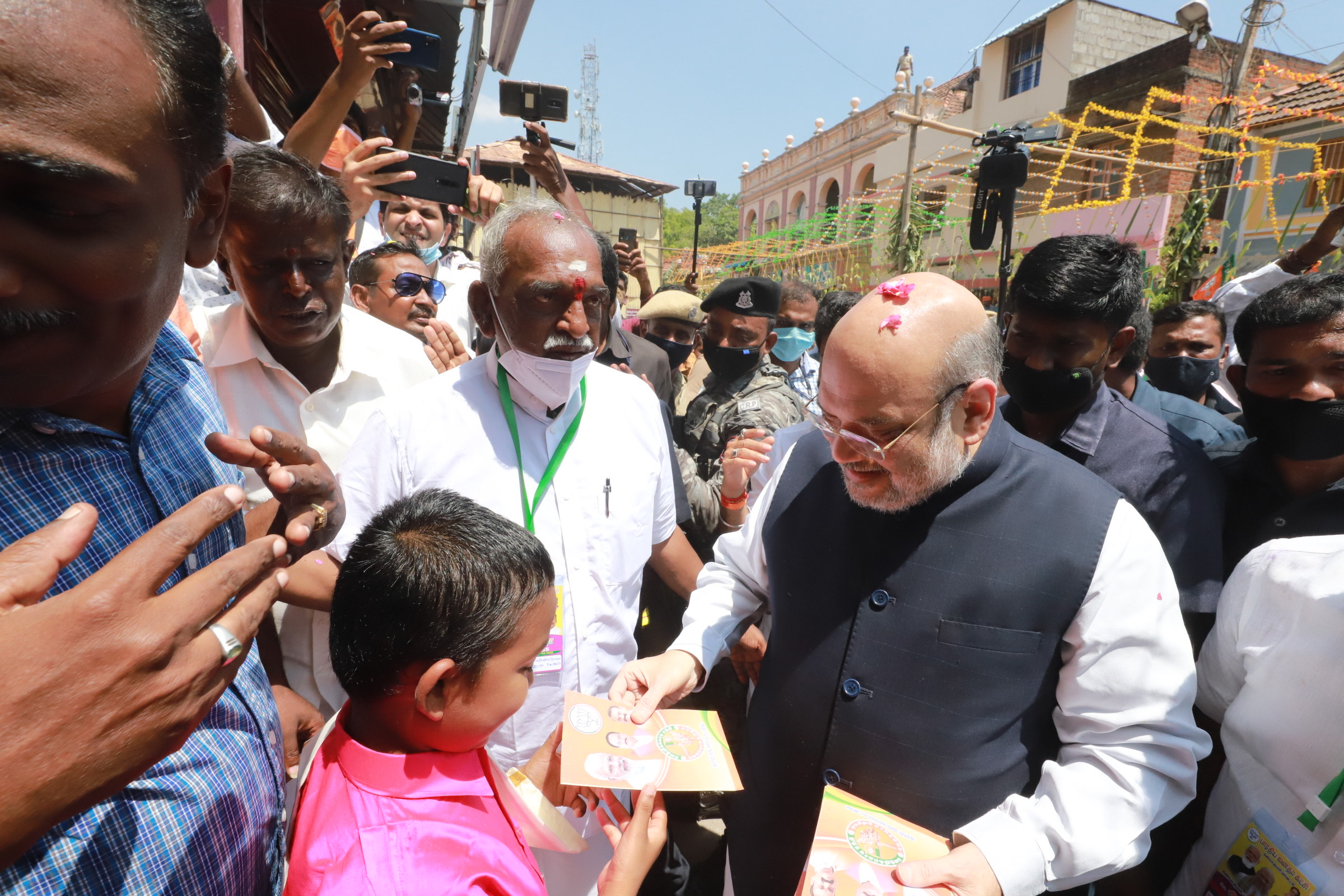  Hon'ble Union Home Minister Shri Amit Shah launched door to door camp'gn "Vetri Kodi Eandhi (Vijay Sankalp) Mahasampark Abhiyan" in Sushindran (Tamil Nadu)