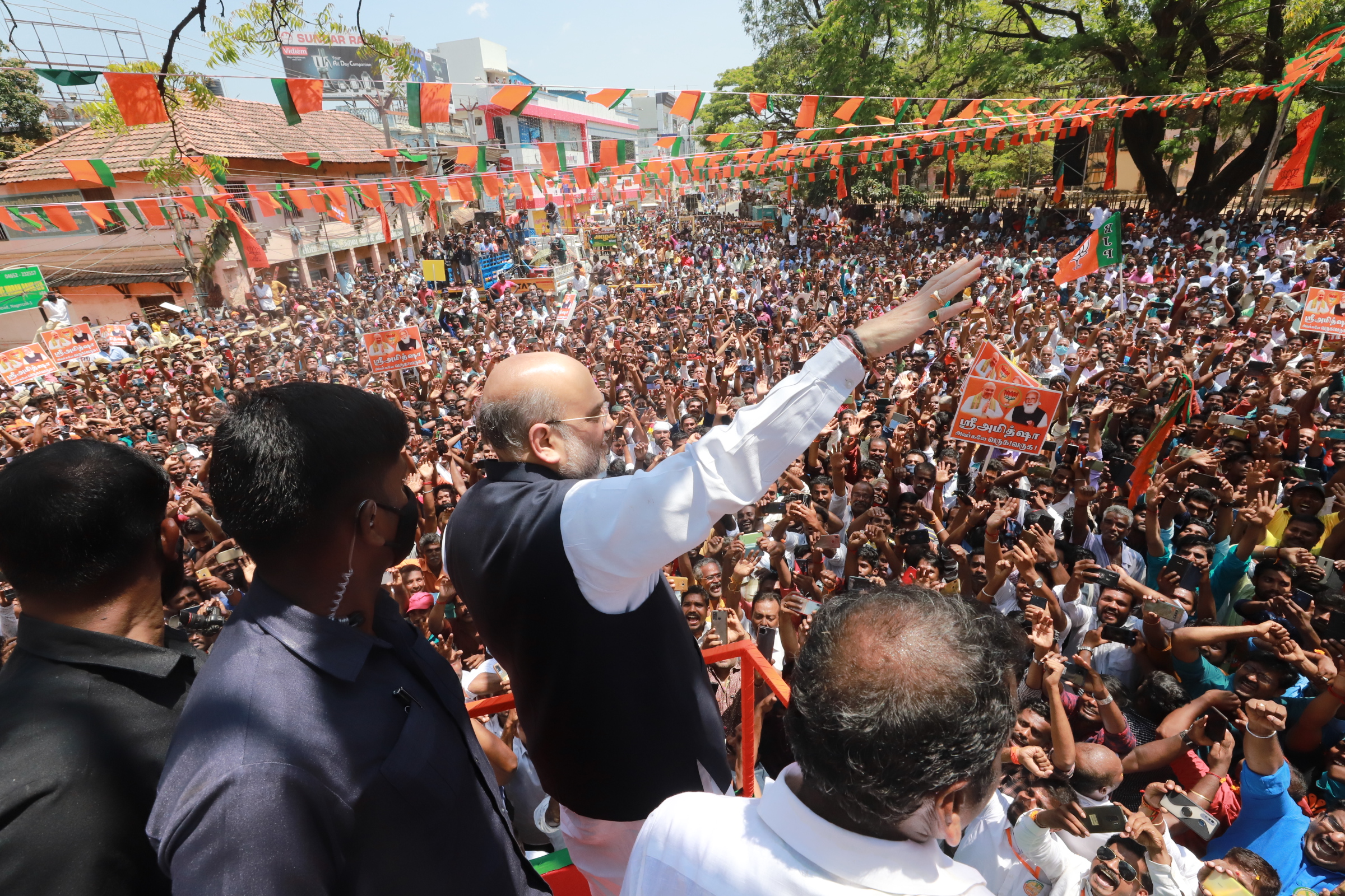  "Vetri Kodi Endhi" (Vijay Sankalp Road Show) of Hon'ble Union Home Minister Shri Amit Shah in Nagercoil (Tamil Nadu)