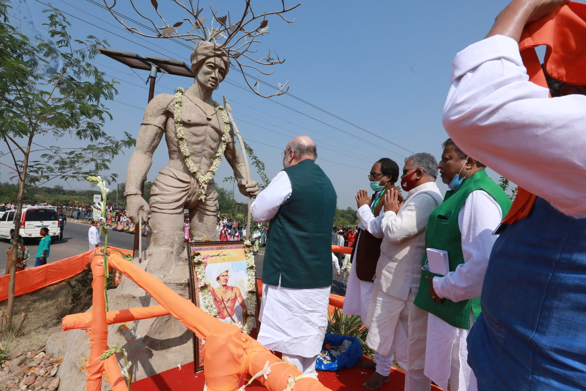 Photographs : Hon'ble Union Home Minister Shri Amit Shah paid floral tributes to Bhagwan Birsa Munda in Bankura (West Bengal).