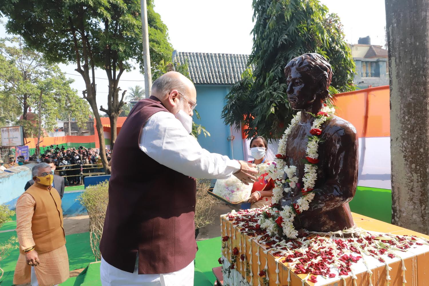 Photographs : Hon'ble Union Home Minister Shri Amit Shah paying floral tributes to great martyr Shri Khudiram Bose in Midnapore (West Bengal)