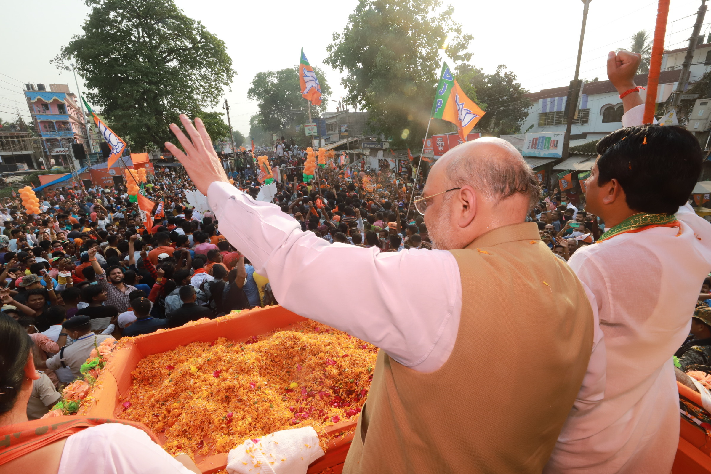   Hon'ble Union Home Minister Shri Amit Shah ji's road show in Islampur (West Bengal)