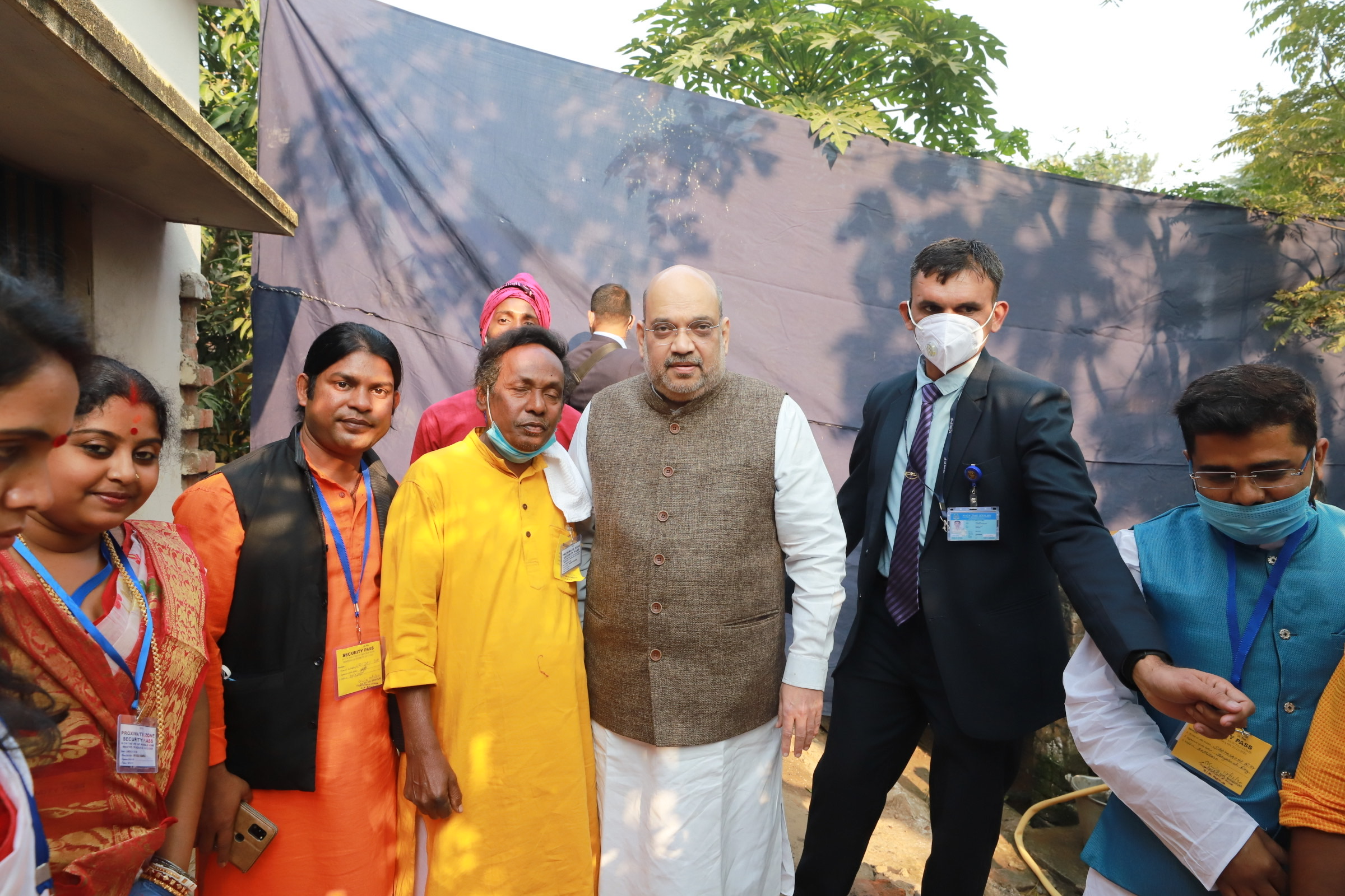 Photographs : Hon'ble Union Home Minister Shri Amit Shah had lunch at Shri Basudeb Das ji’s home, a renowned Baul singer from Subhashpally, Shantiniketan (West Bengal)