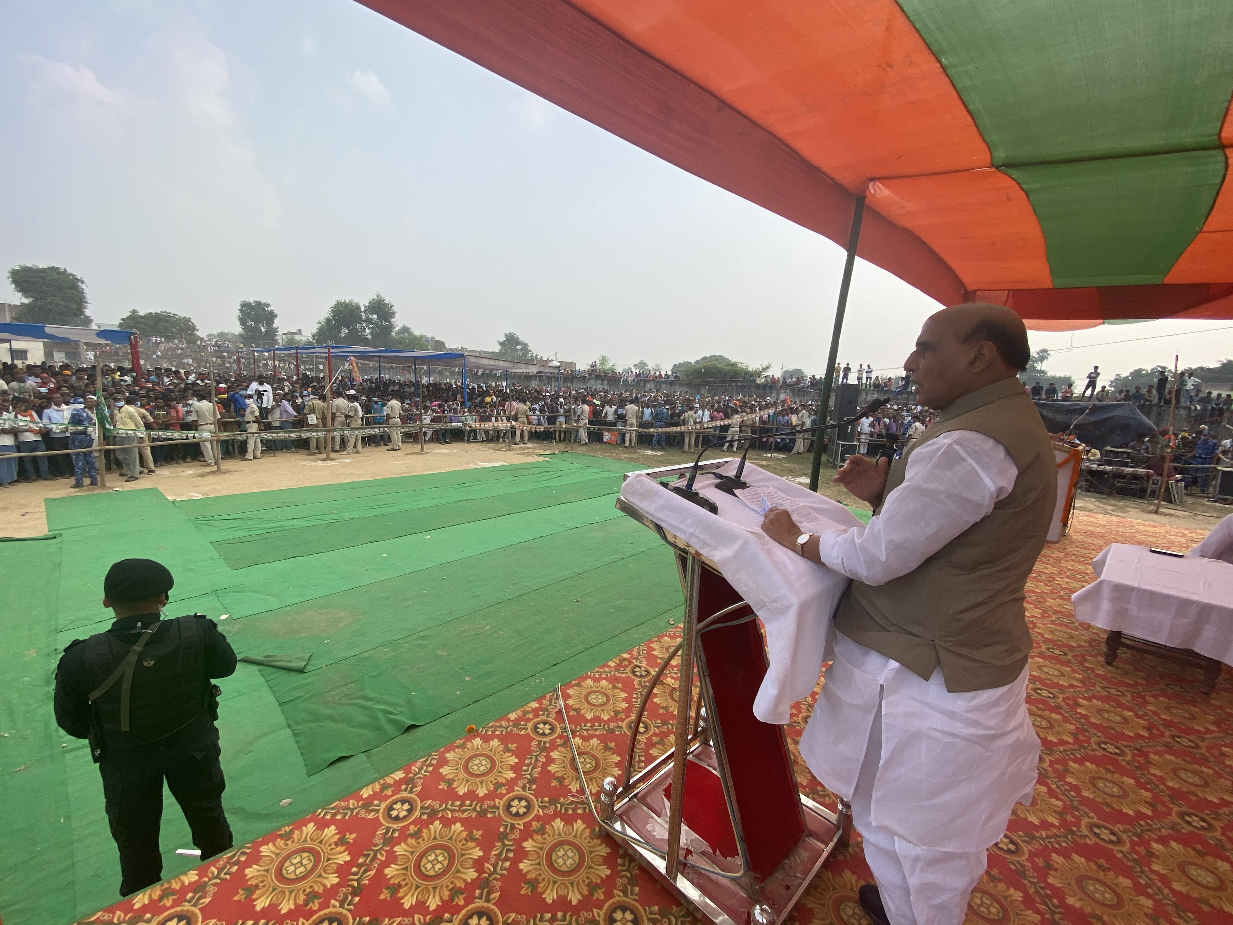 Photographs : Hon'ble Raksha Mantri Shri Rajnath Singh addressing public rallies in Nokha & Rohtas (Bihar).