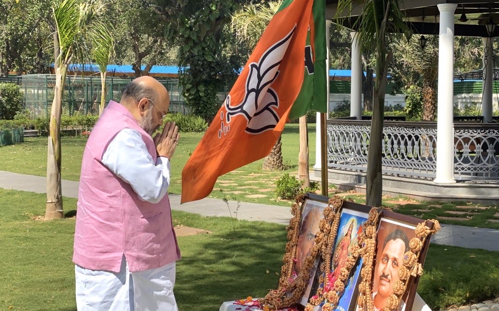 Photograph : Hon'ble Home Minister and Former BJP National President Shri Amit Shah paid floral tribute on BJP's 40th foundation Day at his residence