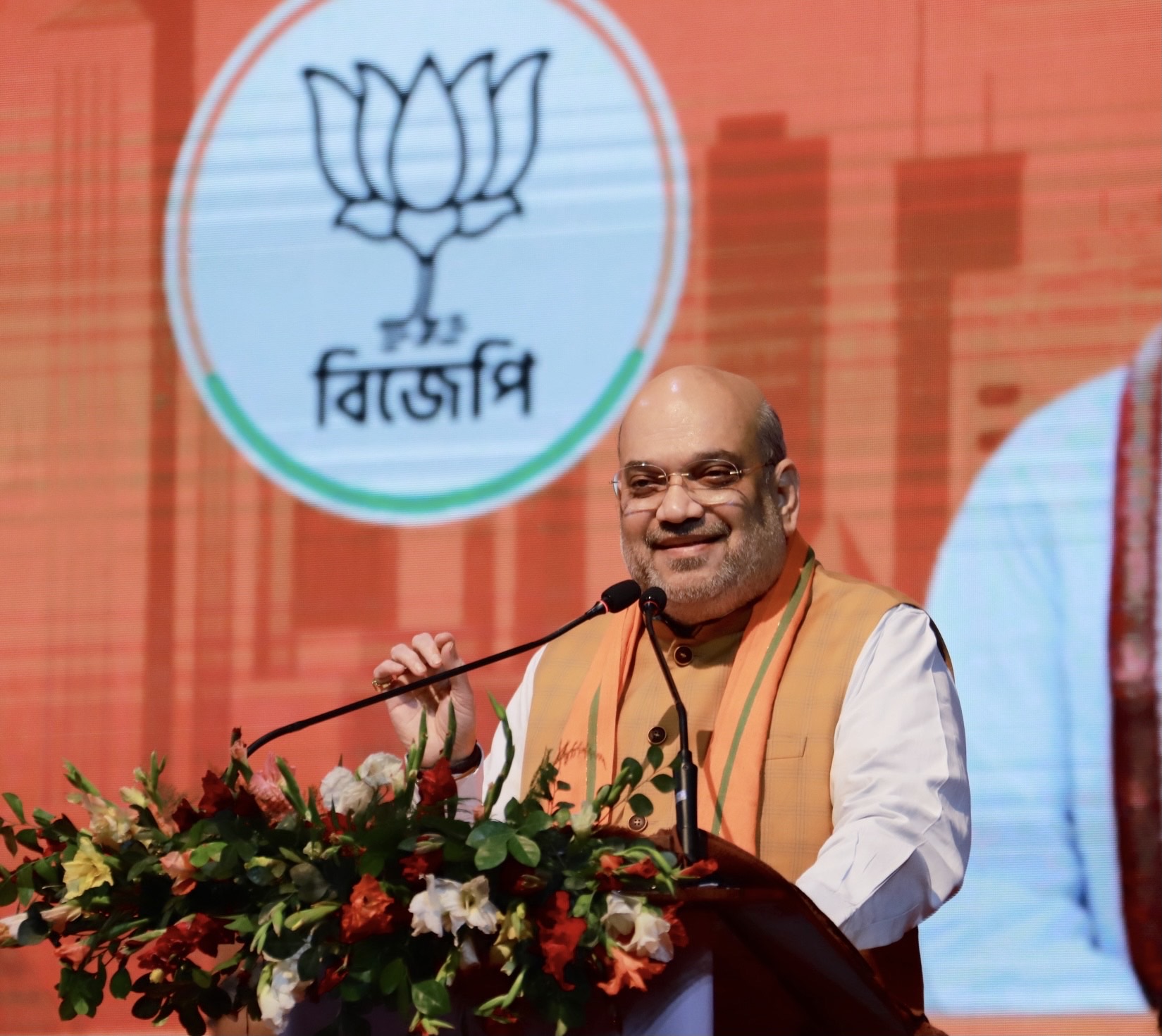  Hon'ble Union Home Minister Shri Amit Shah releasing BJP Bangal's Sankalp Patra in Kolkata.