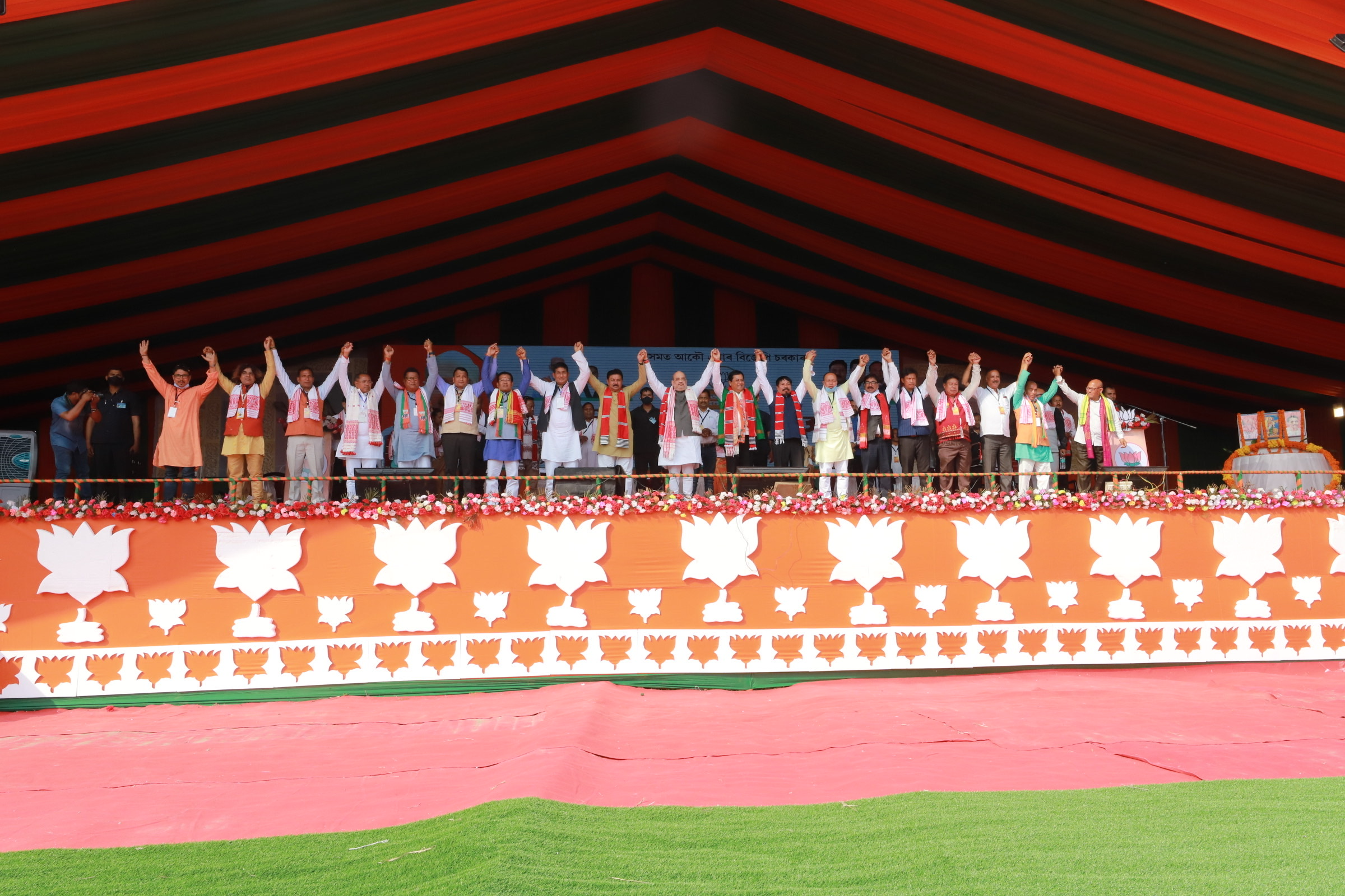  Hon'ble Union Home Minister Shri Amit Shah addressing a public meeting at Phulani Ground, Majuli (Assam).