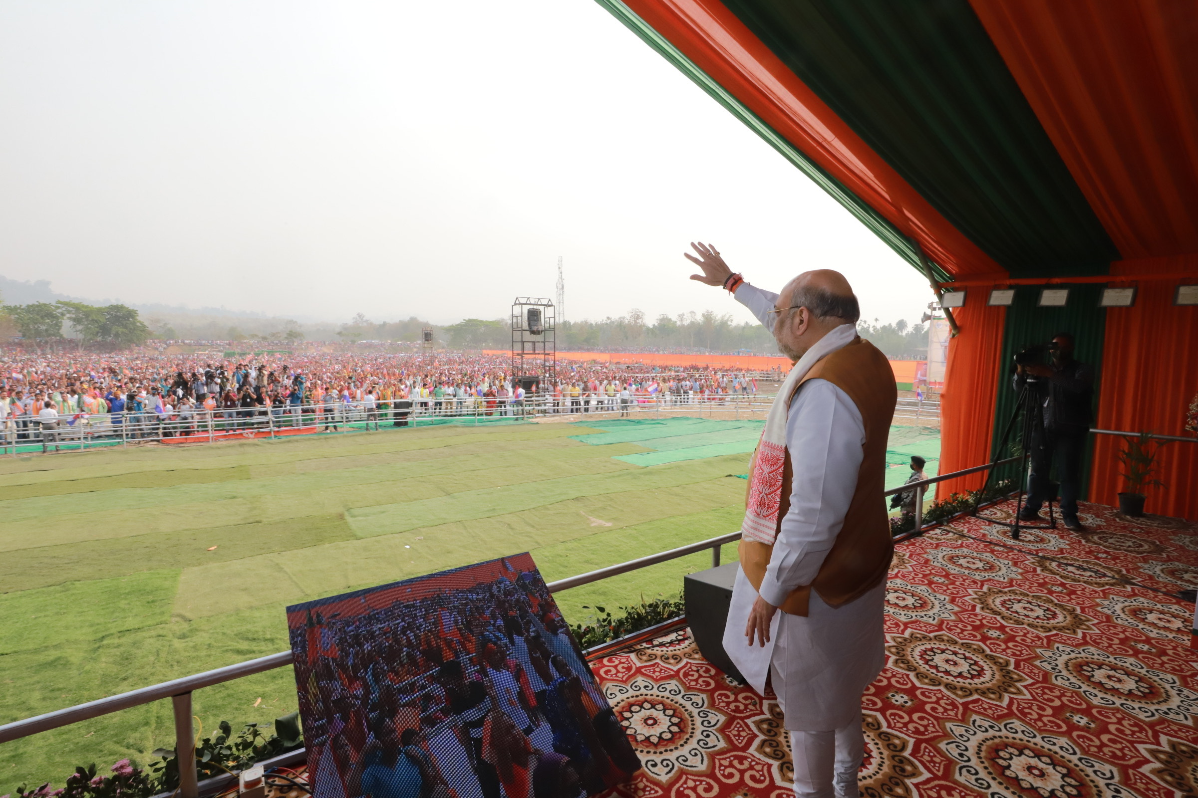  Hon'ble Union Home Minister Shri Amit Shah addressing a public meeting at Dahali Makaria Pathar, Jagiroad, Morigaon (Assam).