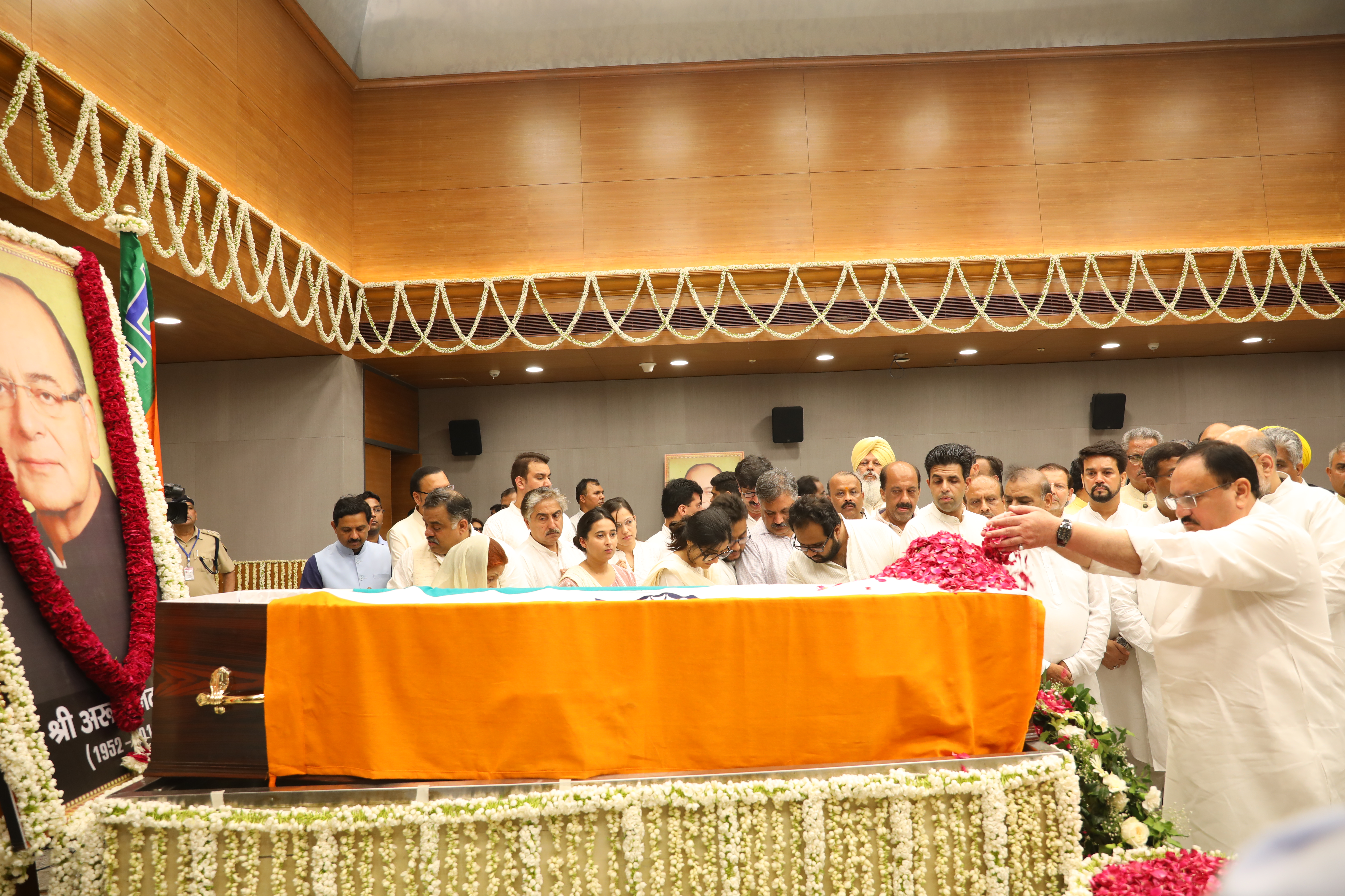 BJP Working President Shri J.P. Nadda paying last respect to Shri Arun Jaitley at BJP HQ, 6A, DDU Marg, New Delhi.