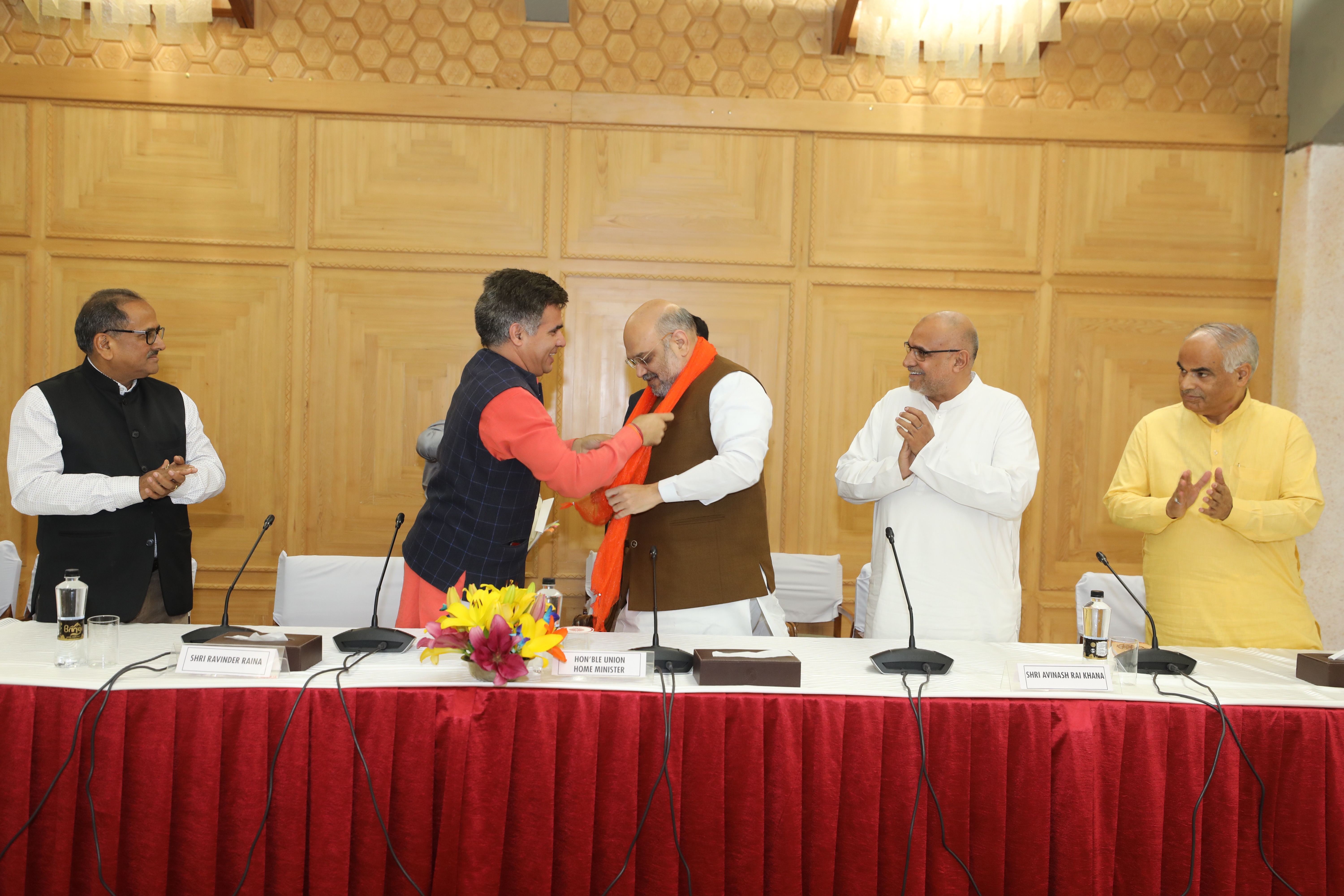 Photographs : Hon'ble Union Home Minister Shri Amit Shah interacting with state office bearers, ex-MP’s and ex-MLA of BJP J&K unit in Srinagar