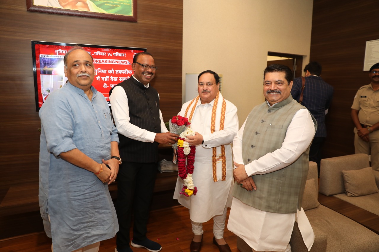 Warm welcome of Hon'ble BJP National President Shri J.P. Nadda on arrival at Dr. Babasaheb Ambedkar Int'l Airport in Nagpur (Maharashtra)