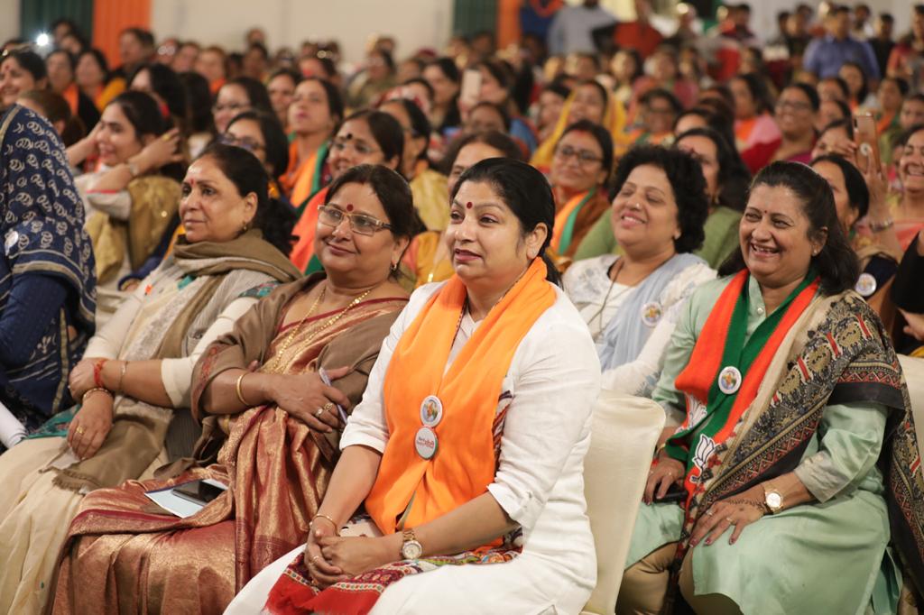 Photographs : BJP National President Shri J.P. Nadda addressingBJP Mahila Morcha workers at Delhi BJP Office, 14 Pt. Pant Marg, New Delhi.