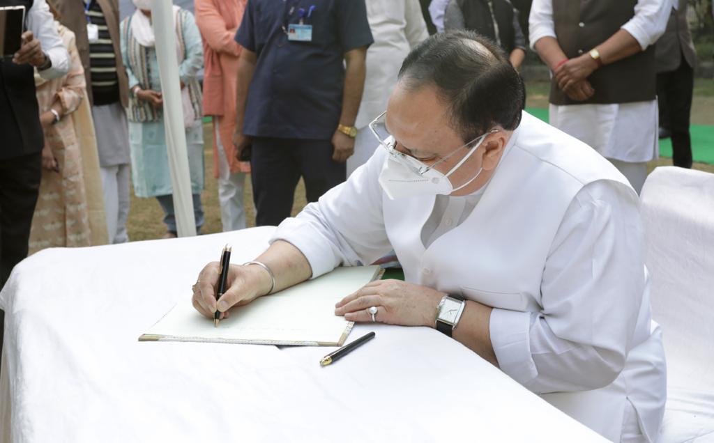 Photographs : BJP National President Shri J.P. Nadda paid floral tribute to senior BJP leader & former Governor of Goa, Smt. Mridula Sinha ji