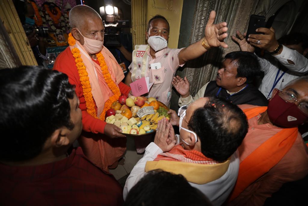 Photographs : BJP National President Shri J.P. Nadda offered prayers at Shri Radha Gobind Temple in Katwa, Purba Bardhaman (West Bengal)