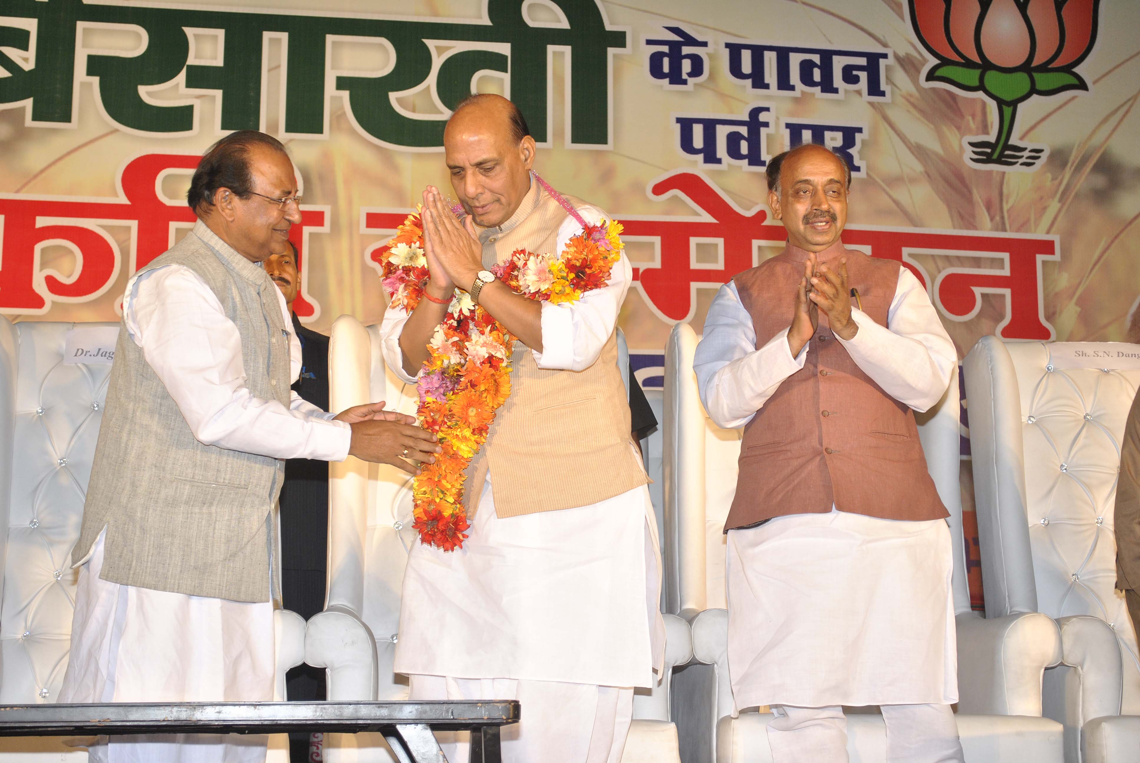 BJP National President, Shri Rajnath Singh and Delhi BJP State President, Shri Vijay Goel during a KAVI SAMMELAN on the occasion of Baisakhi at Dussehra Ground, Janakpuri on April 13, 2013