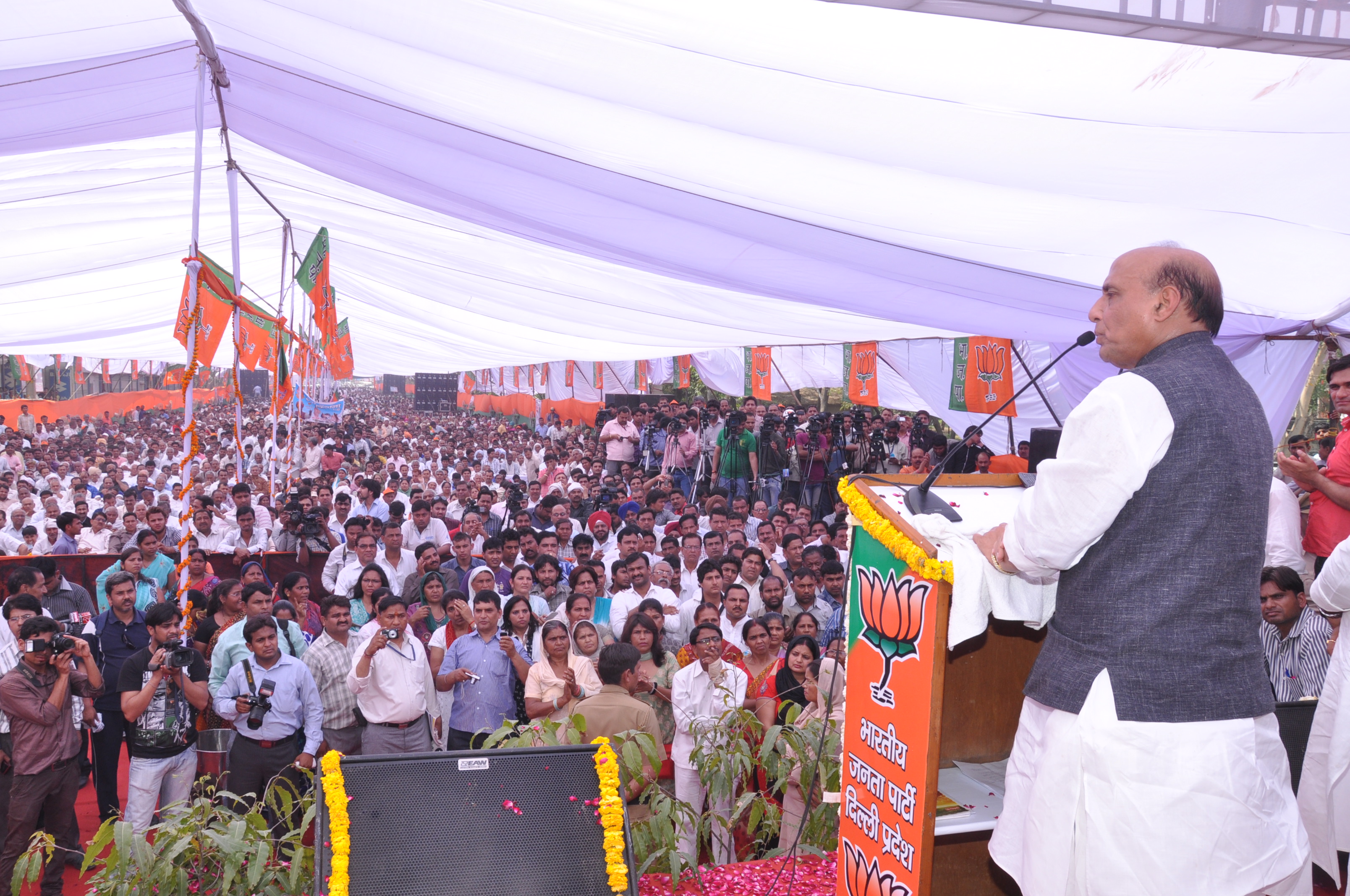 BJP National President, Shri Rajnath Singh and Delhi State President, Shri Vijay Goel at "GRAAMIN AAKROSH RALLY" at Bawana, Narela Road on March 24, 2013