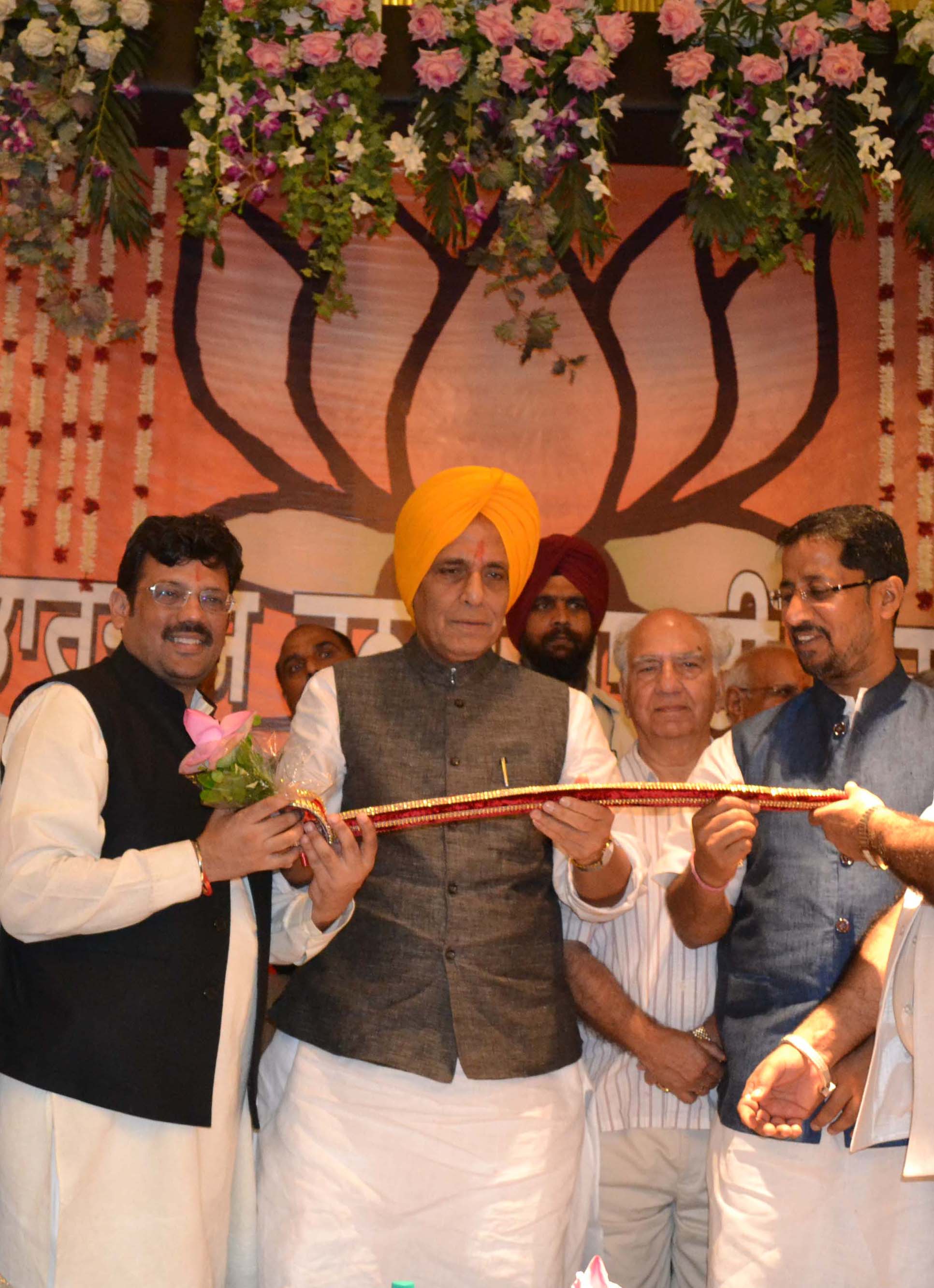 BJP National President, Shri Rajnath Singh inaugurating Punjab BJP State Executive Meeting at S.G. Resort, Opp Fortis Hospital, Verka Majitha Byepass, Amritsar on July 07, 2013