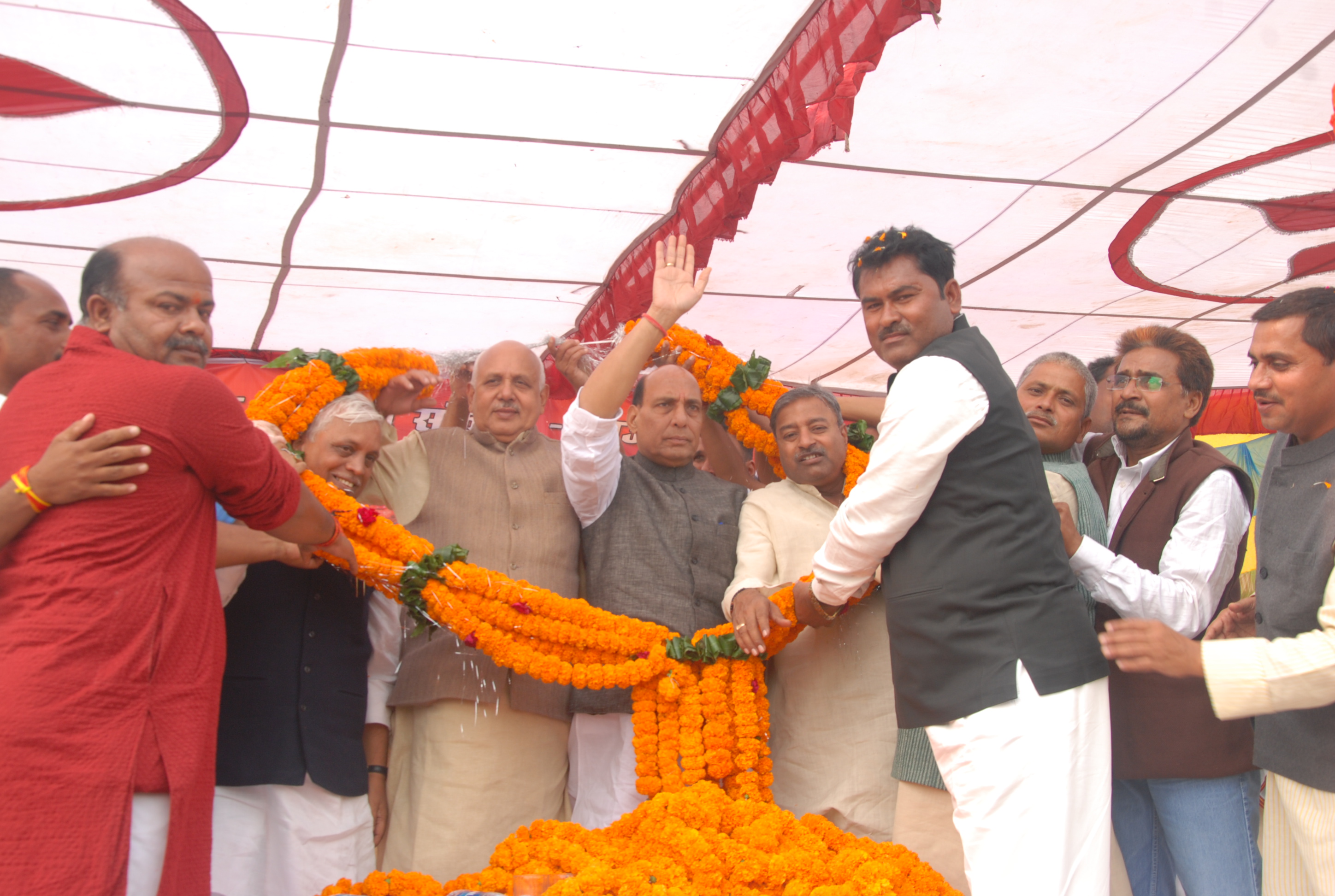 Shri Rajnath Singh during Jan Swabhiman Yatra at Nogad (Uttar Pradesh) on November 12, 2011