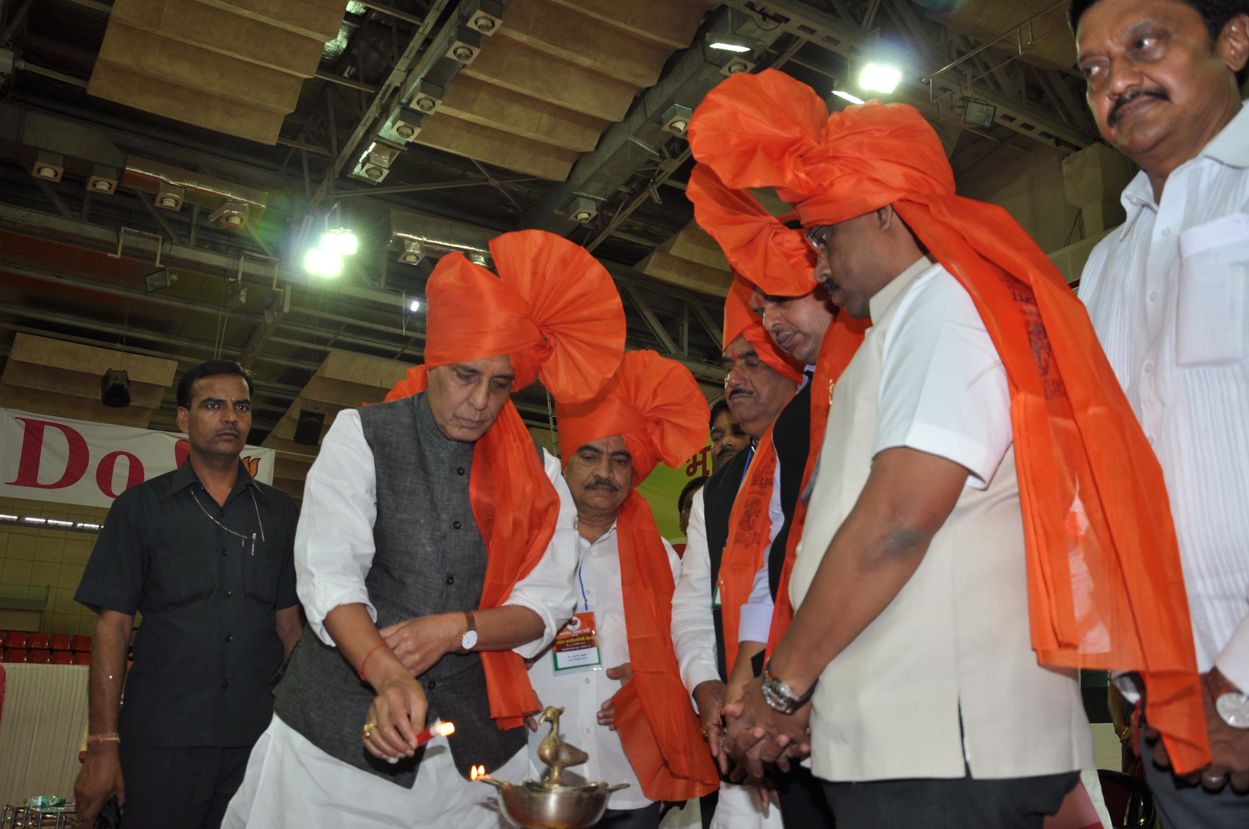 BJP National President, Shri Rajnath Singh inaugurating Maharashtra State BJP Executive meeting at Balewadi Stadium, Pune on September 03, 2013