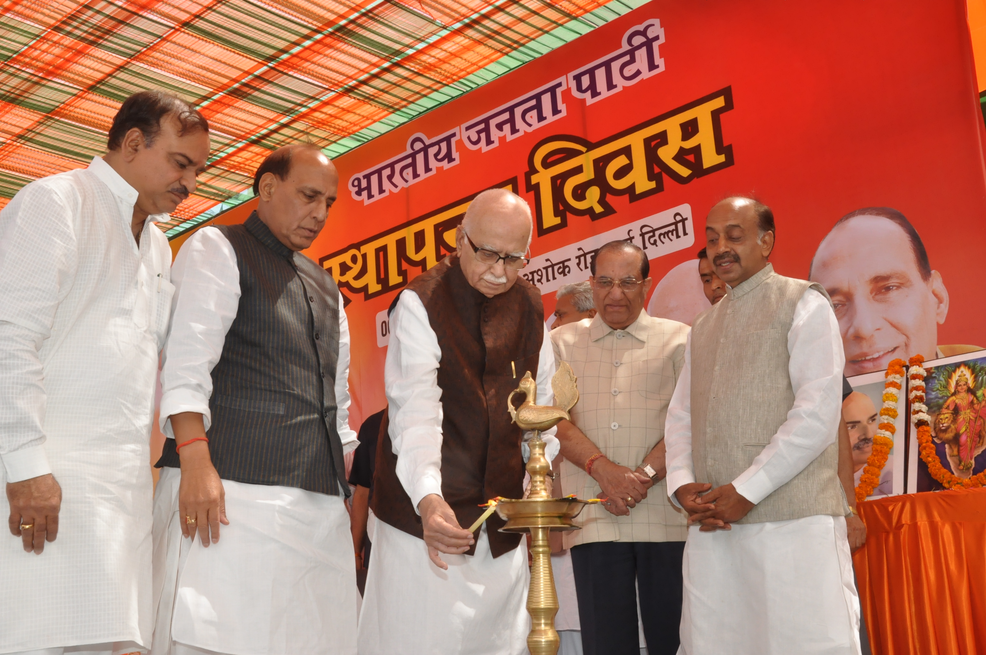 Sh L.K. Advani, Sh Rajnath Singh, Shri Ramlal, Shri Anant Kumar, Shri J.P. Nadda, Shri Vijay Kumar Malhotra and Shri Vijay Goel during BJP Sthapana Diwas programme at 11 Ashoka Road, New Delhi on April 06, 2013