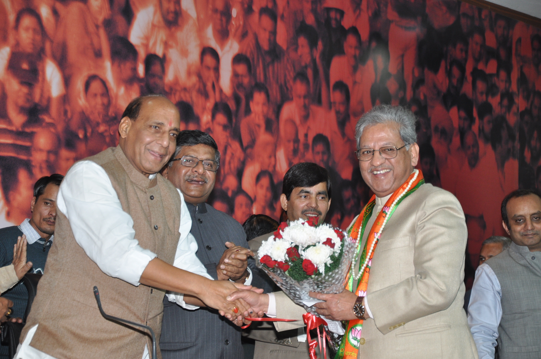 Shri R.K. Singh and other three members join BJP in presence of BJP President, Shri Rajnath Singh at 11, Ashoka Road, New Delhi on December 13, 2013 