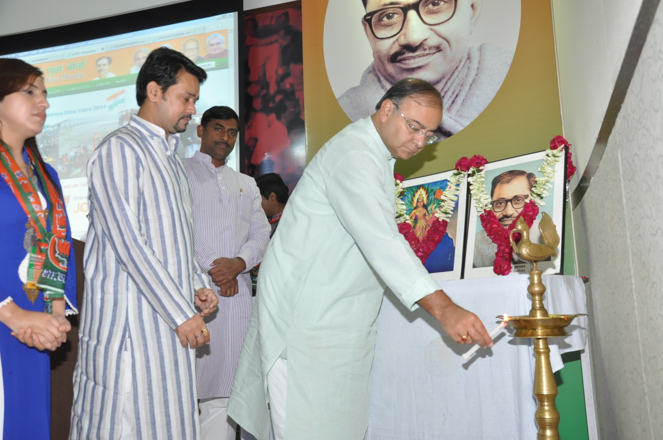 Shri Arun Jaitley and Shri Anurag Thakur inaugurating BJYM Media Workshop at 11, Ashoka Road on October 01, 2013