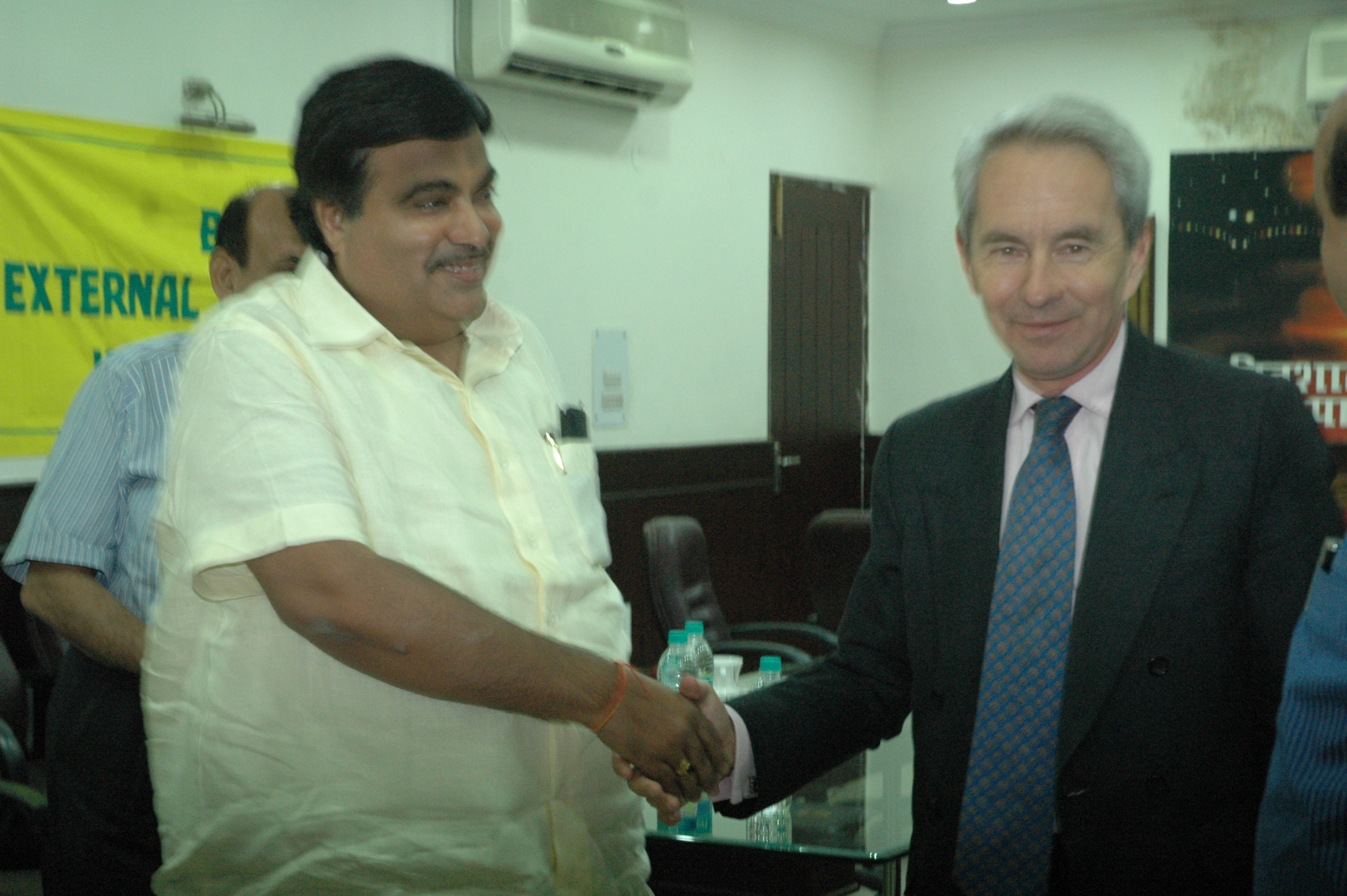 BJP President Shri Nitin Gadkari with British High Commissioner Sir Richard Stagg at 11, Asoka Road on April 19, 2011