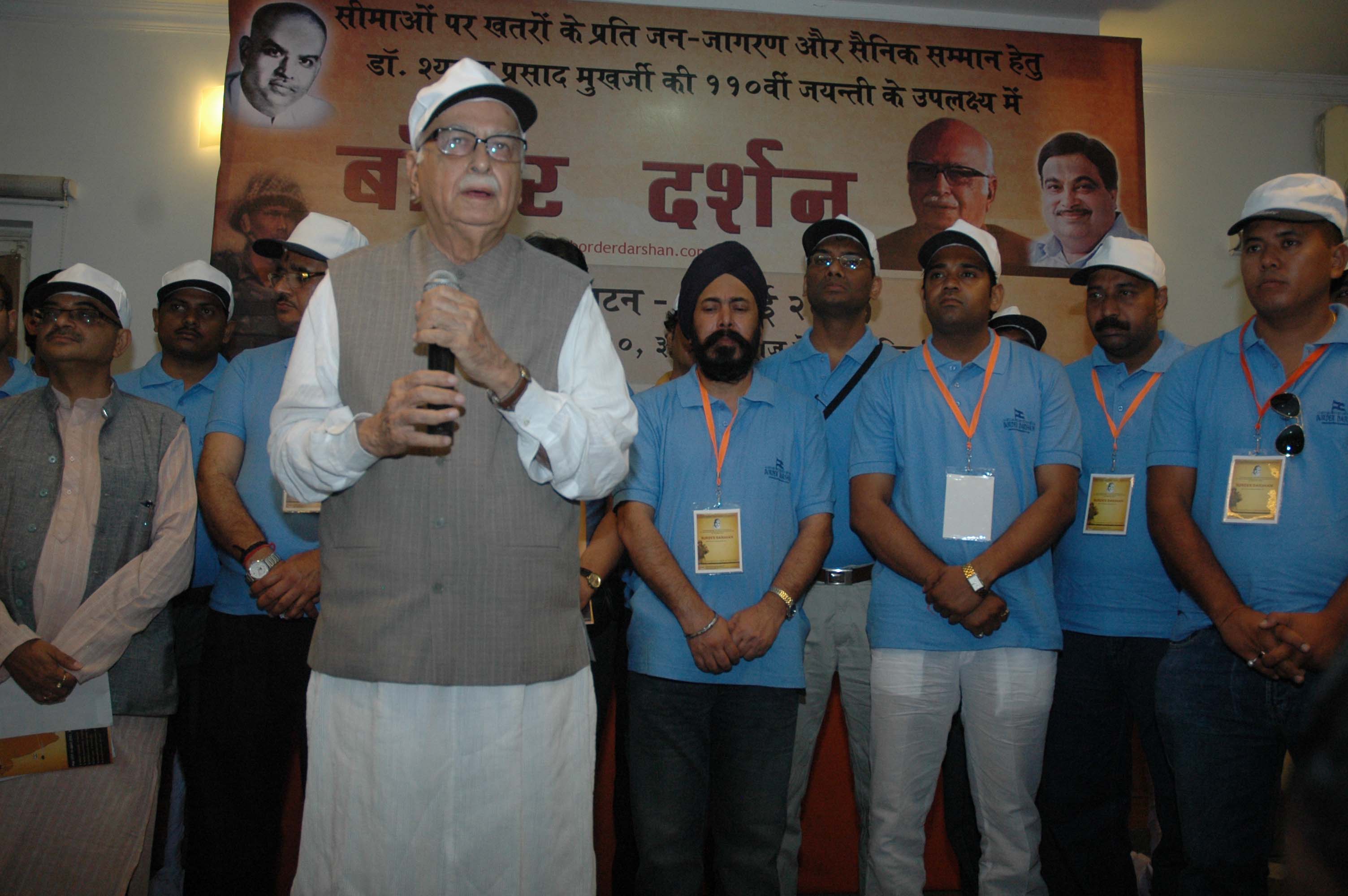 Shri L.K. Advani launching Border Darshan programme at 30, Prithviraj Road, New Delhi on May 14, 2011