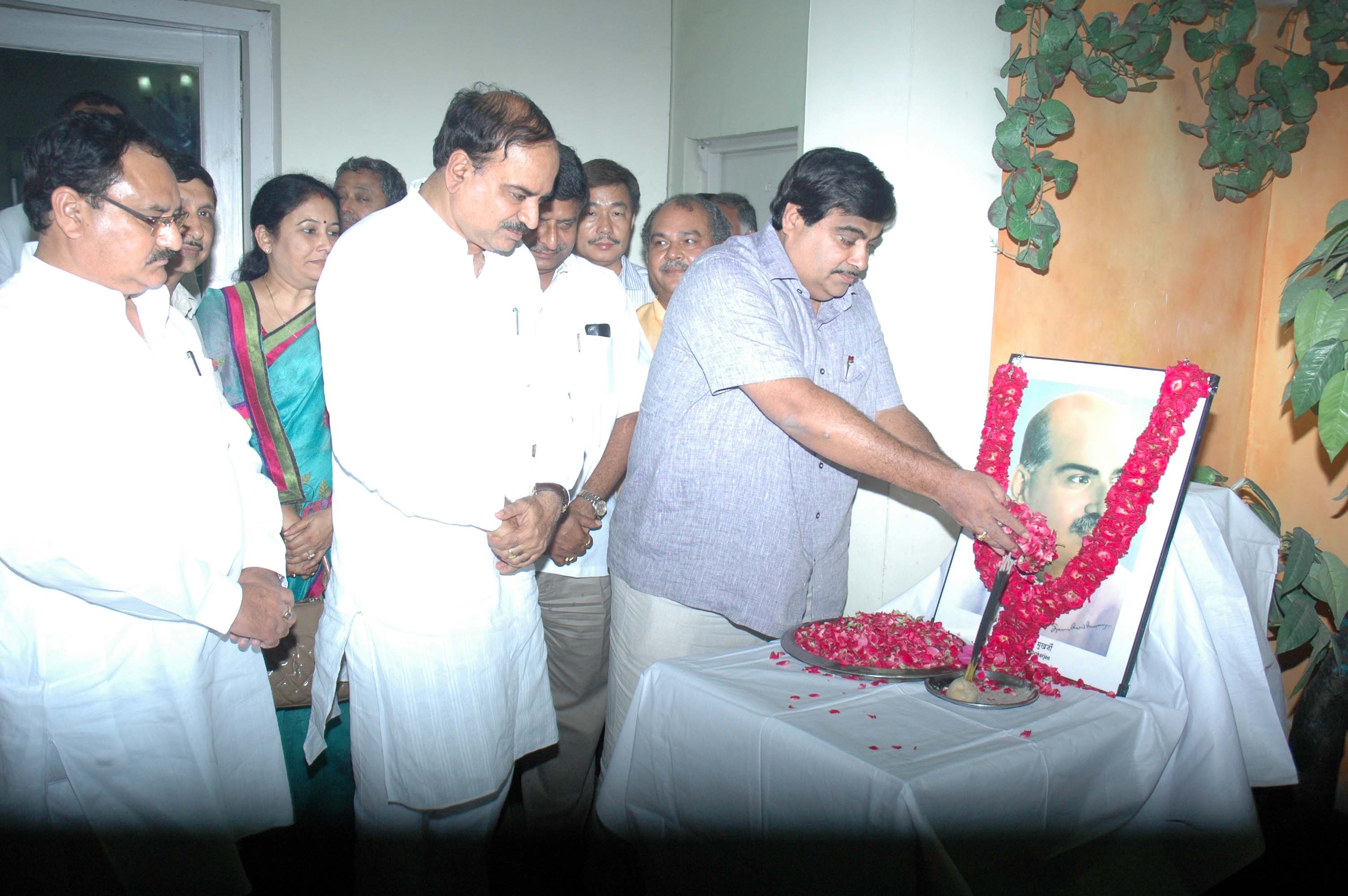 BJP National President, Shri Nitin Gadkari paying floral tribute to Dr. Shyama Prasad Mukherjee on the his Birth Anniversary of at 11, Ashoka Road, New Delhi on July 06, 2011