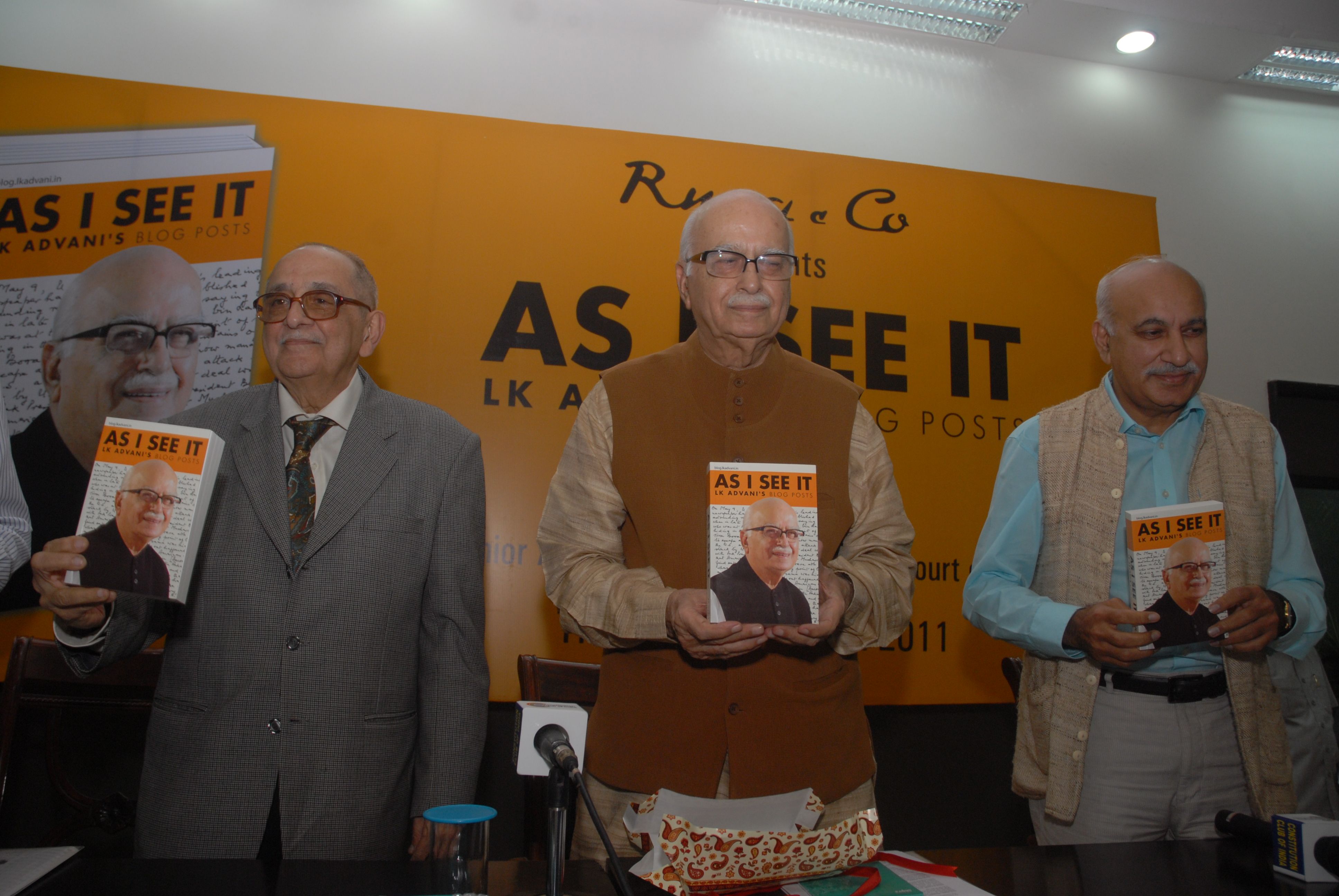 Shri L.K. Advani, Shri Fali S. Nariman and Shri M.J. Akbar on the occasion of release of "L.K. Advani''''s Blog Posts" at Constitution Club, Rafi Marg, New Delhi on August 18, 2011