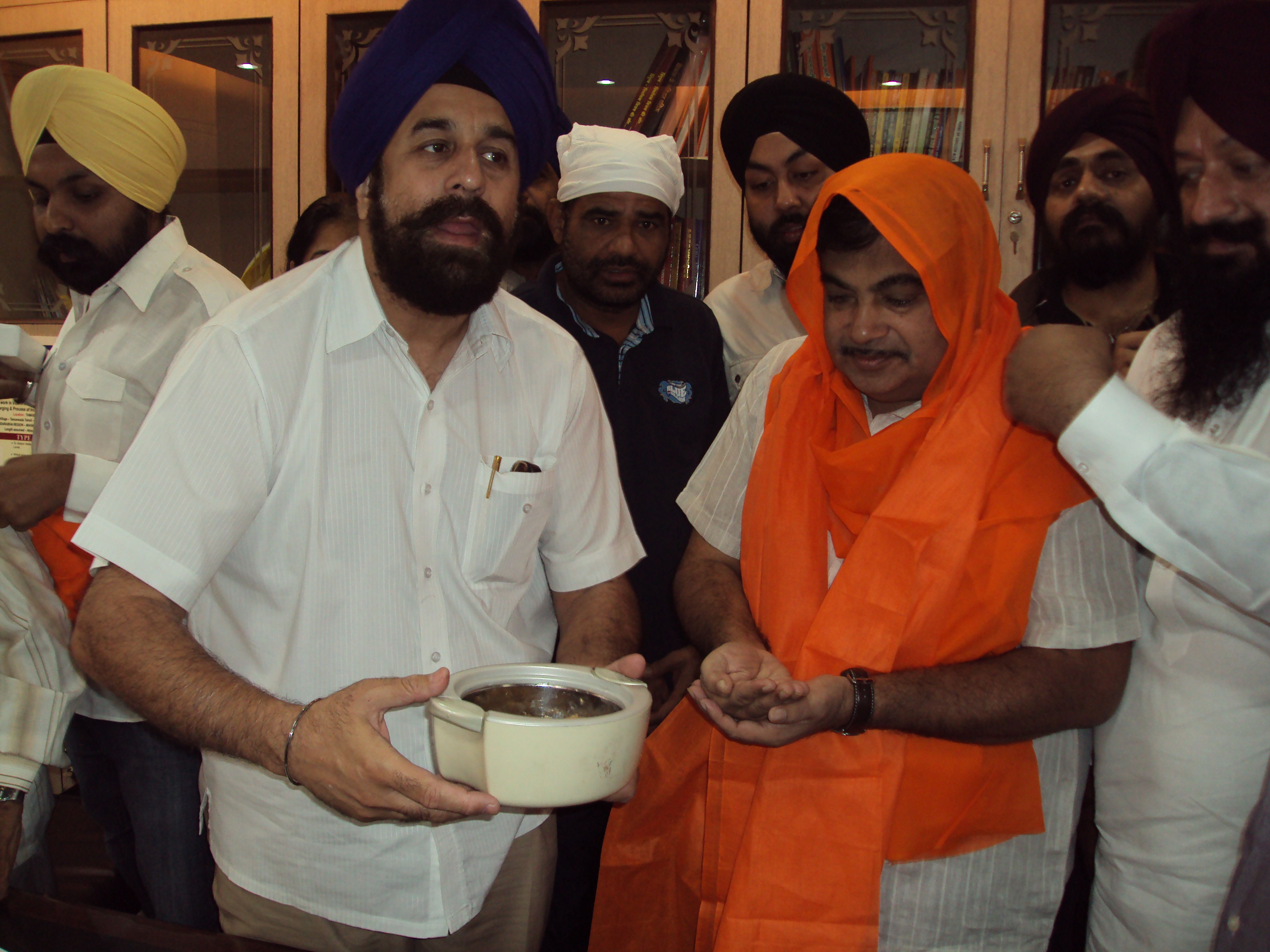 BJP National President, Shri Nitin Gadkari celebrating GURUPURAB at his residence 13, Teen Murti Lane, New Delhi-21 on November 10, 2011