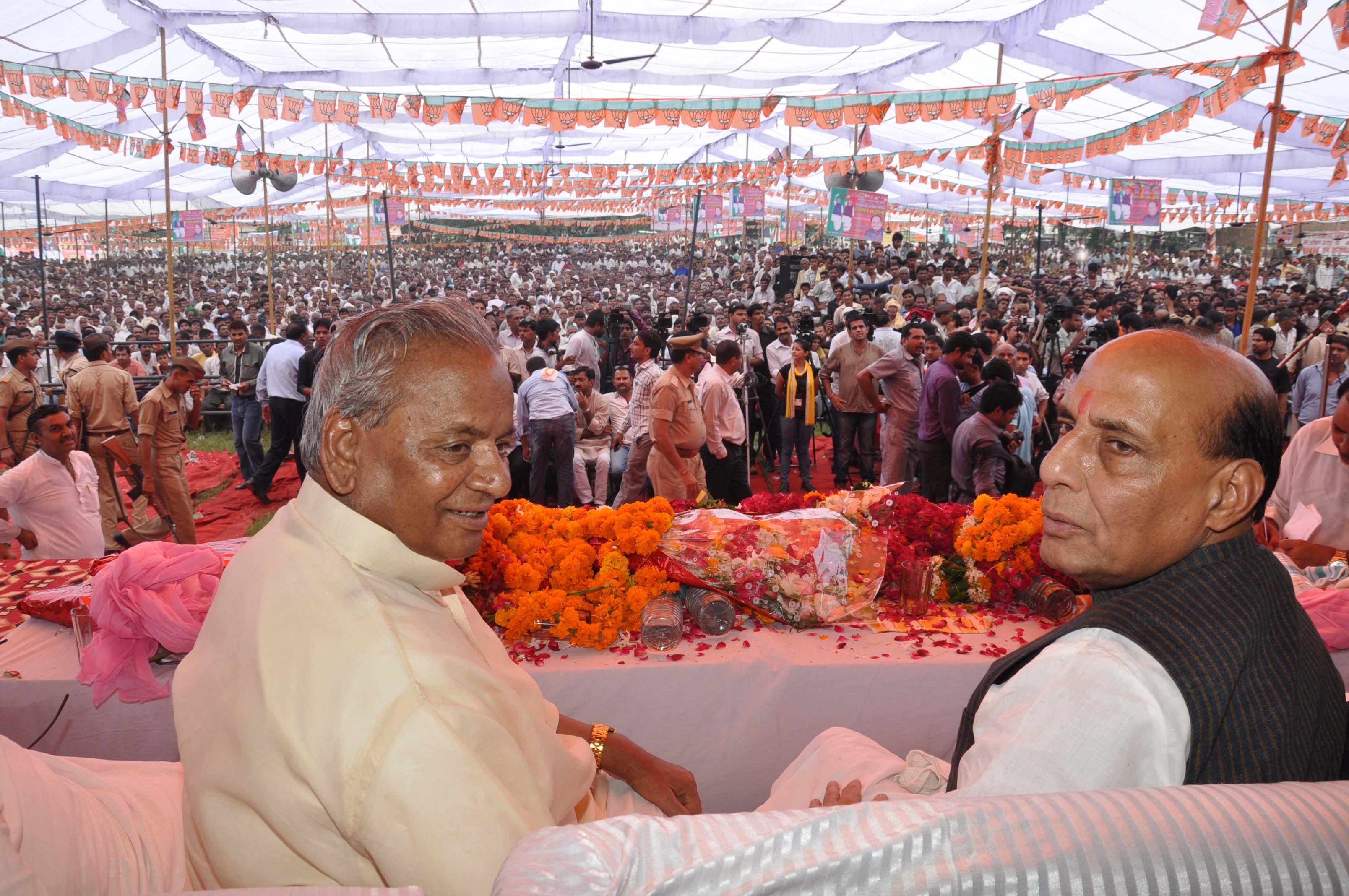 BJP President, Shri Rajnath Singh addressing Kargil Vijay Diwas Rally at Kakod in Gautam Buddh Nagar (U.P.) on August 10, 2013