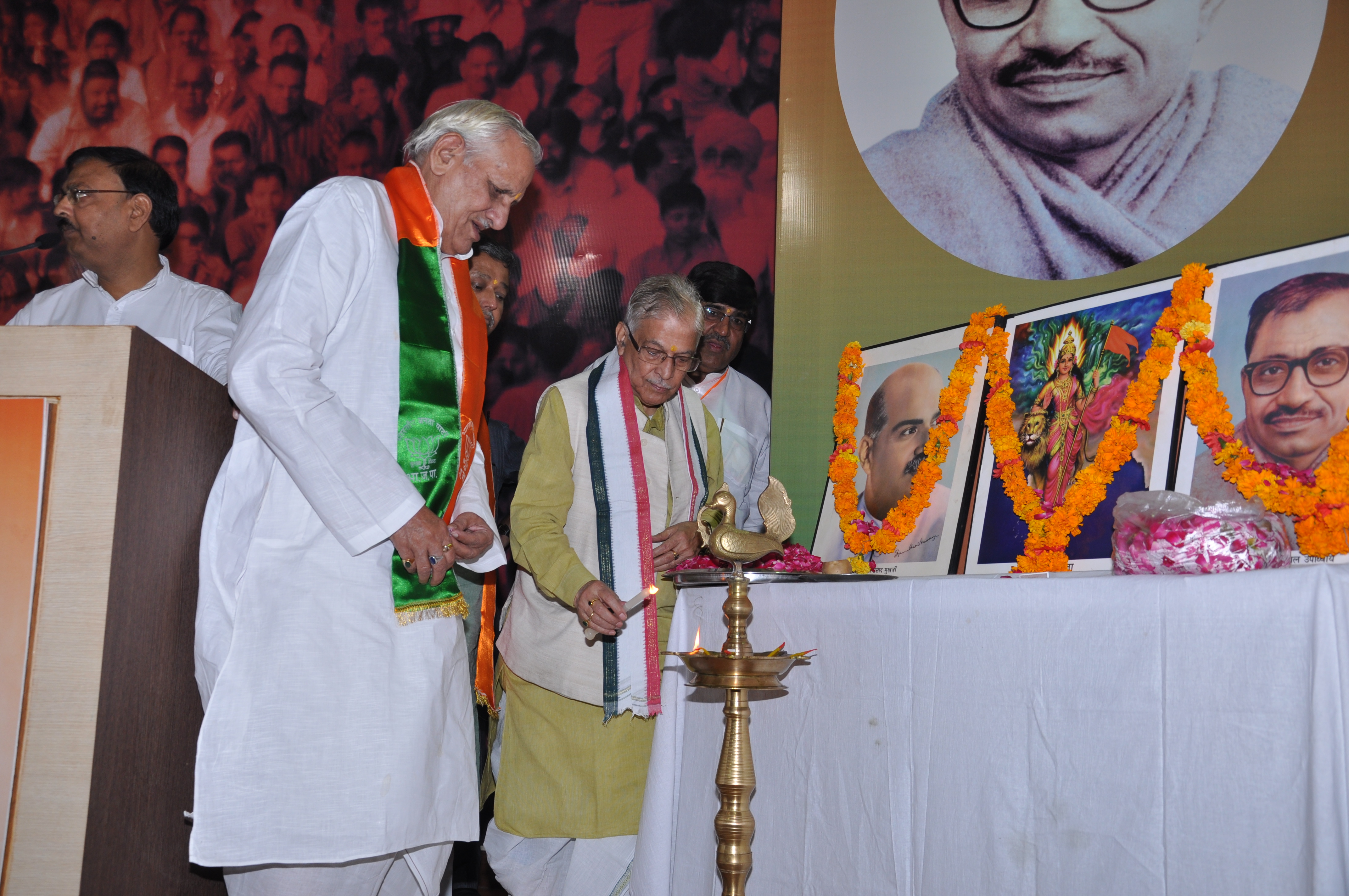 Dr. Murli Manohar Joshi inaugurating BJP Traders Cell's National Executive Meeting at 11, Ashoka Road on October 10, 2012