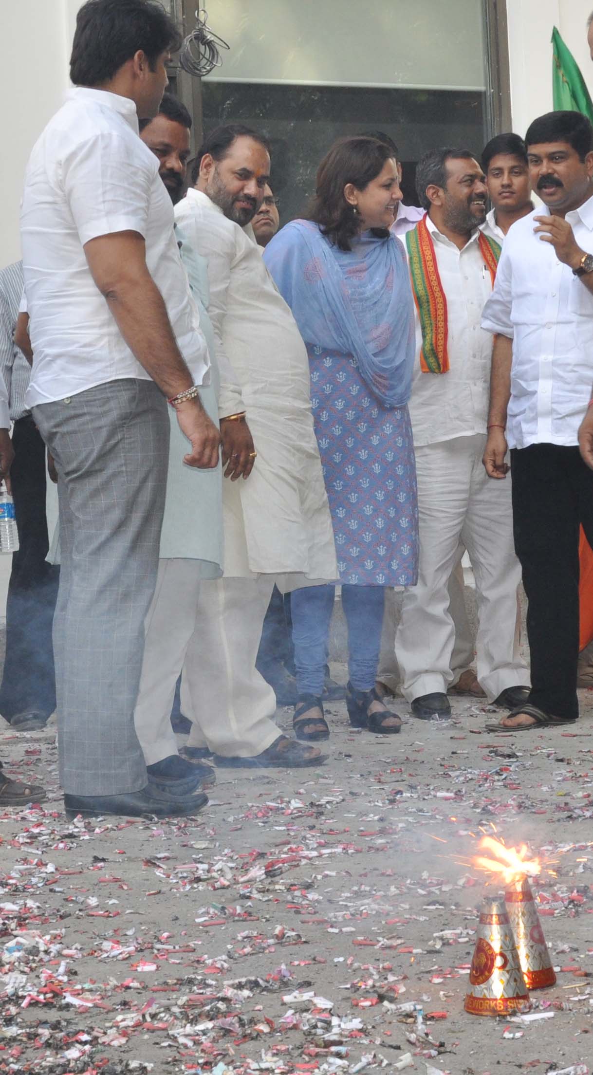 Shri Dharmendra Pradhan and Ms. Vani Tripathi celebrating after winning Tehri Lok Sabha seat at 11, Ashoka Road, New Delhi on October 13, 2012