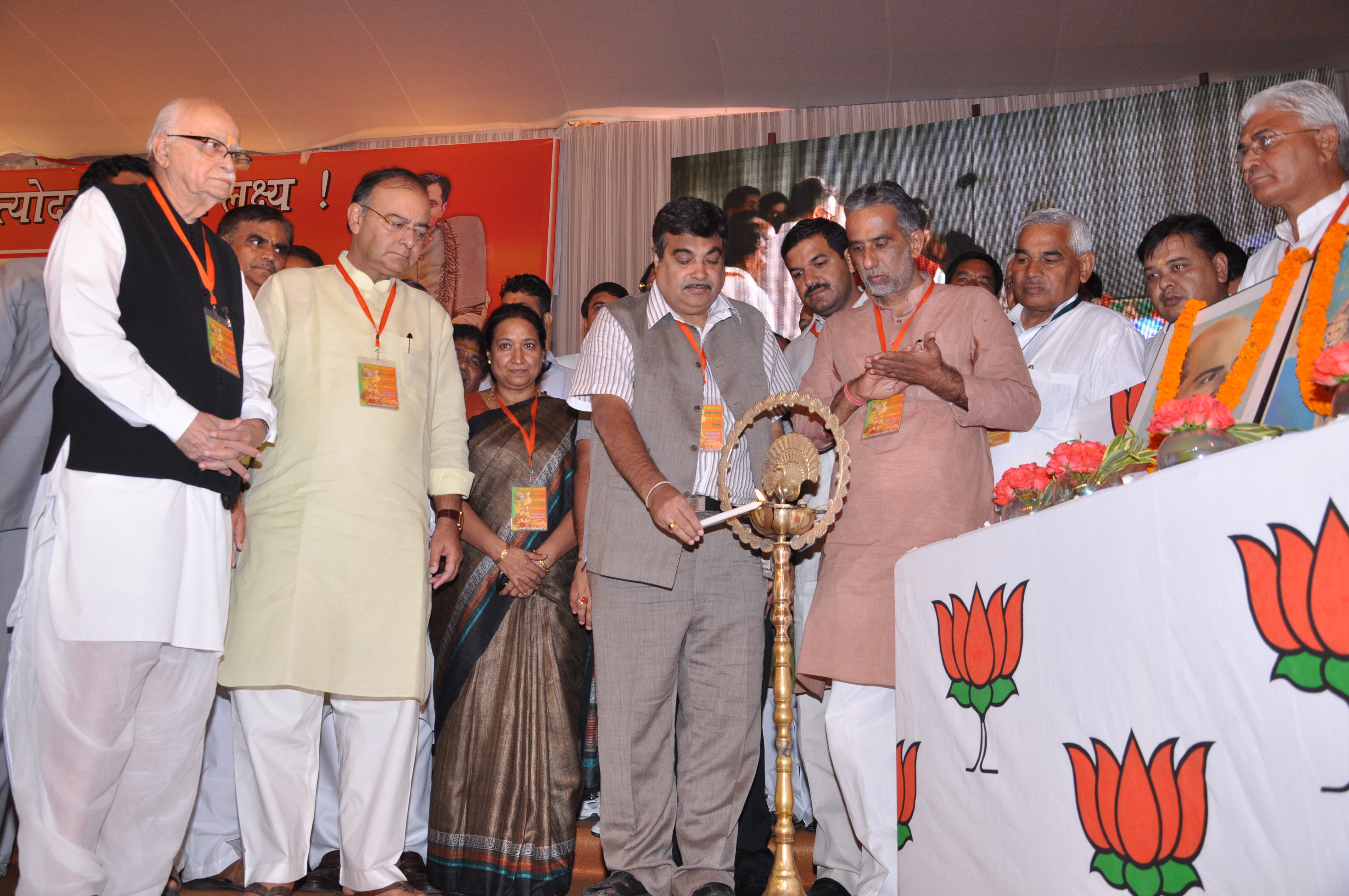 BJP President, Shri Nitin Gadkari hoisting BJP Flag along with Shri L.K. Advaniji, Shri Arun Jaitley and other leaders at hotel Rajhans, Surajkund, Faridabad (Haryana) on September 27, 2012