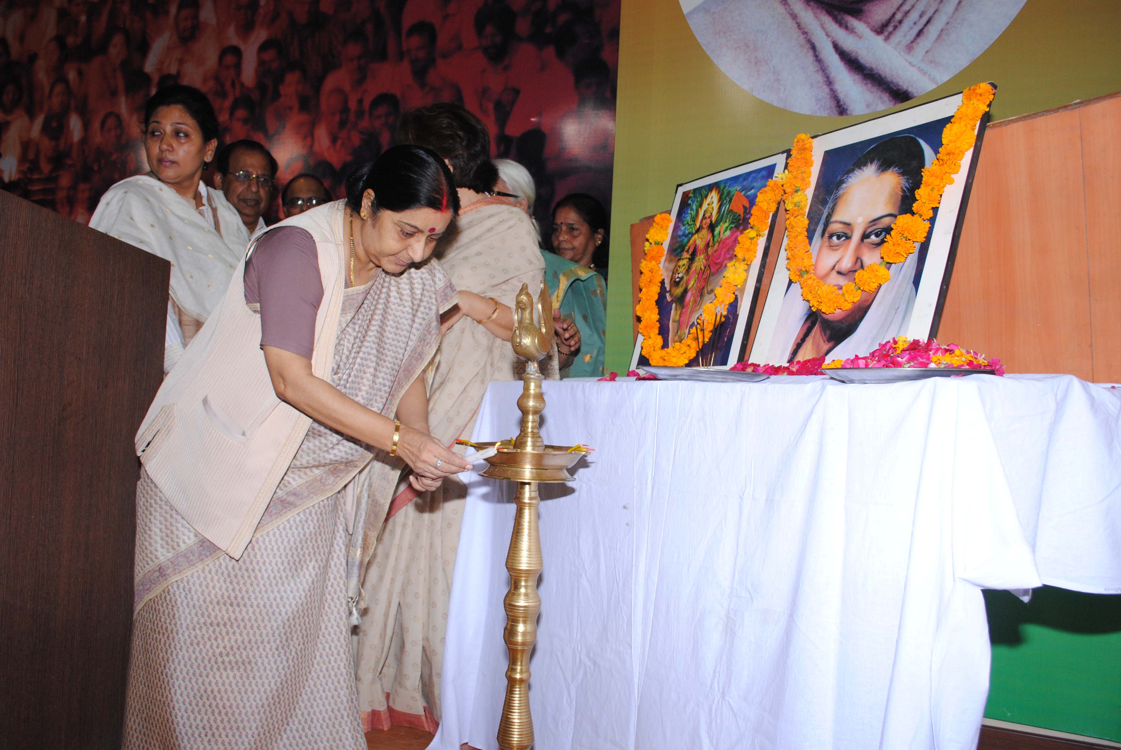 Smt. Sushma Swaraj, Leader of Opposition (Lok Sabha) inaugurating "Women Workshop" organised by BJP Mahila Morcha and Good Governance Cell at 11, Ashoka Road on October 05, 2012