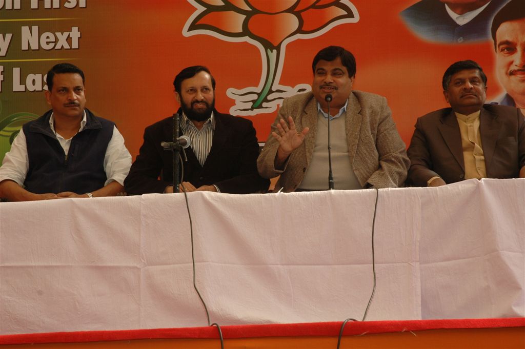 BJP National President Shri Nitin Gadkari addressing the press conference at 11, Ashoka Road, New Delhi on December 24, 2009