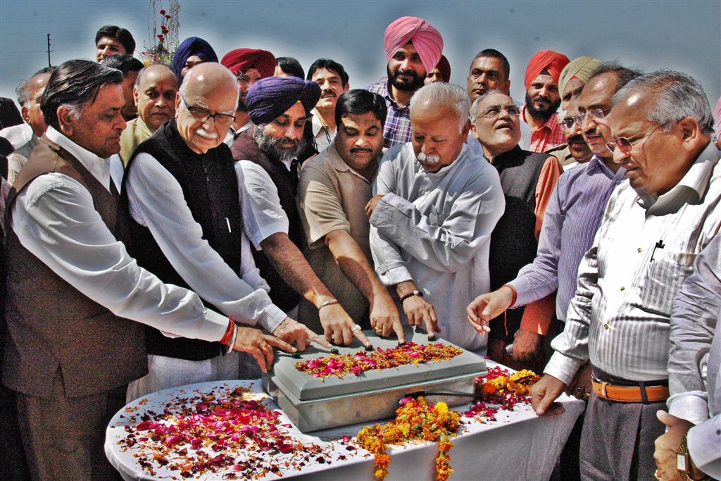 Photographs on unveiling the statue of Shri Shyama Prasad Mukherjee's statue at Madhopur(Pathankot)Punjab, on March 20, 2010